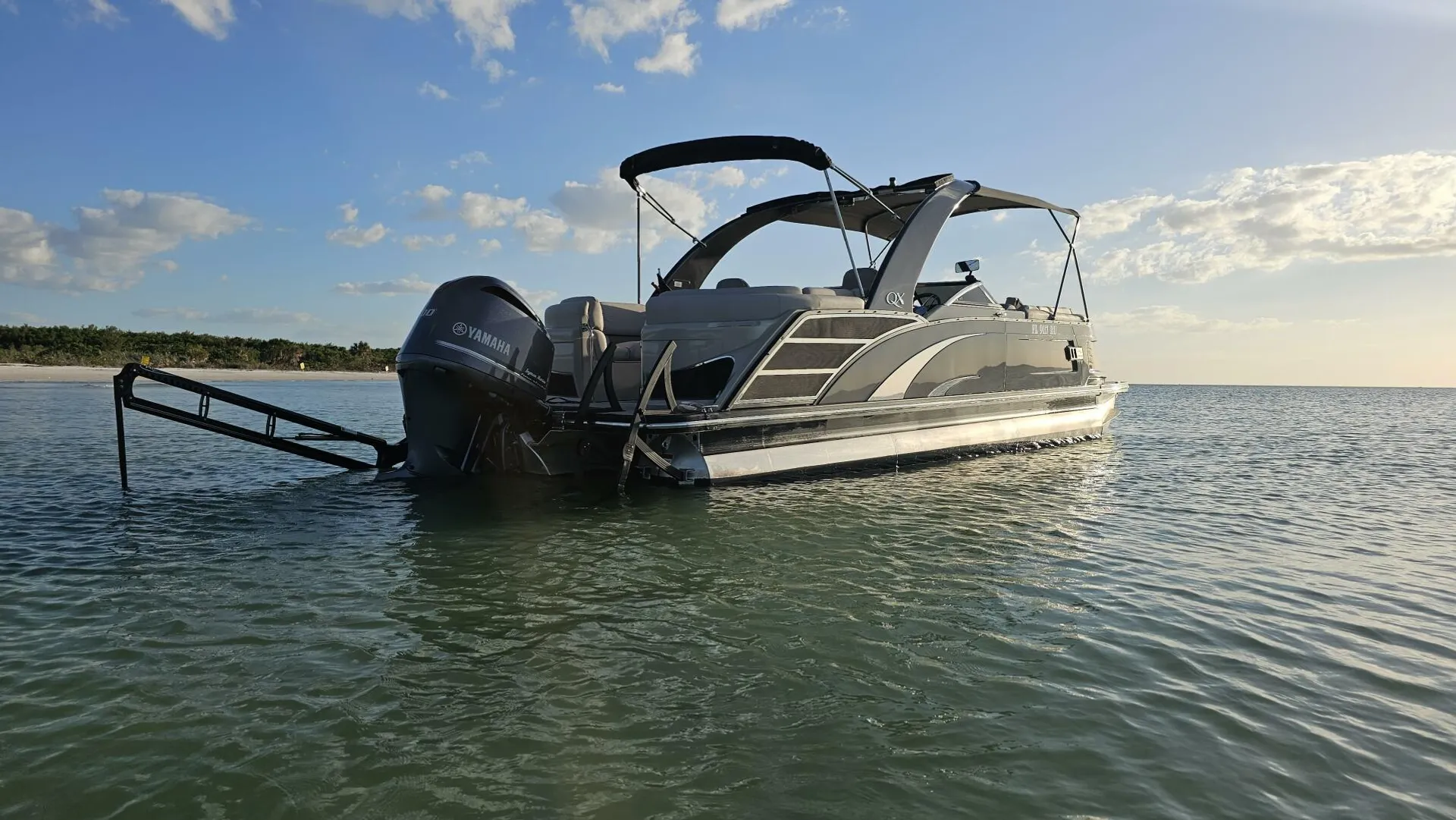 25FT Luxury Tritoon 300HP, Fun Days on Crystal Blue Tampa Waters 