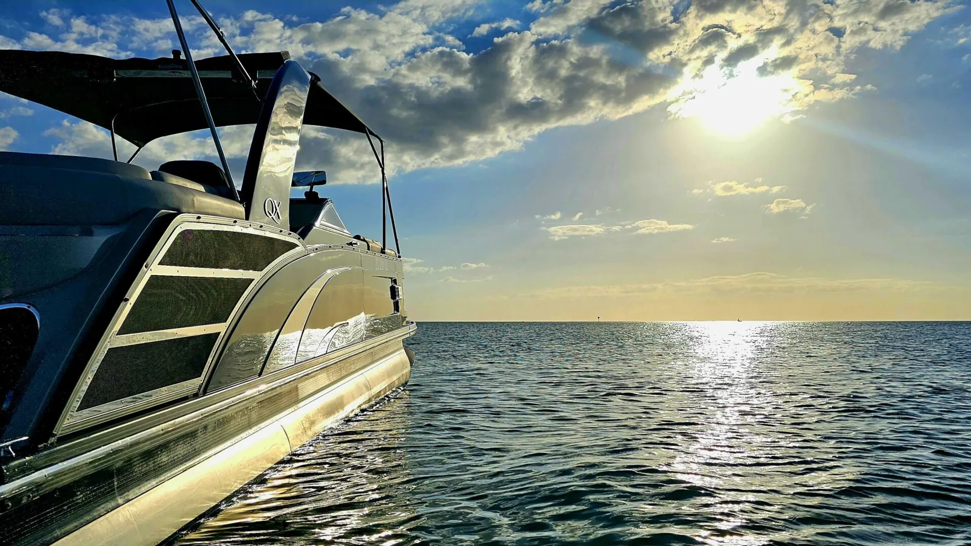 25FT Luxury Tritoon 300HP, Fun Days on Crystal Blue Tampa Waters 
