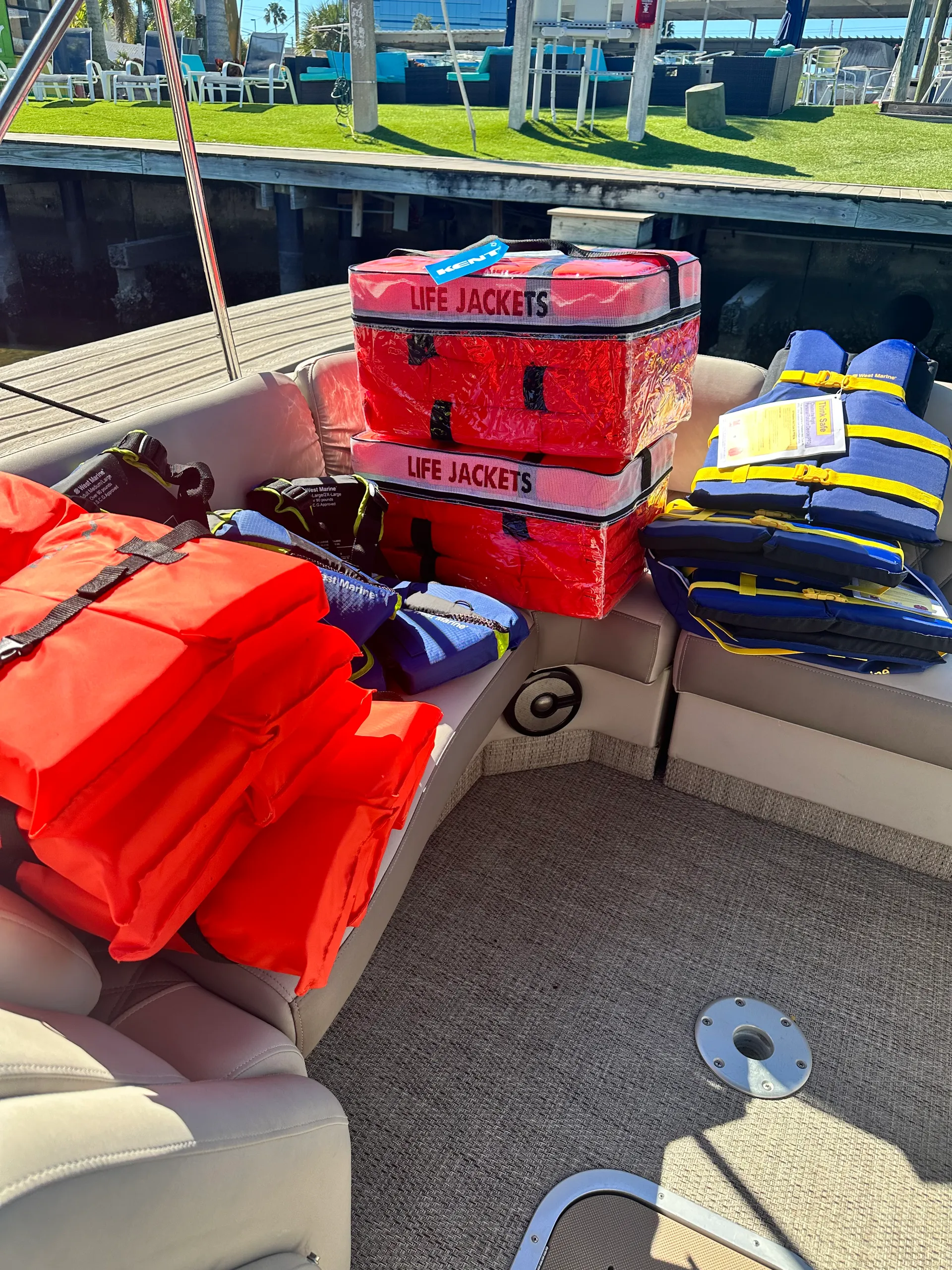 25FT Luxury Tritoon 300HP, Fun Days on Crystal Blue Tampa Waters 