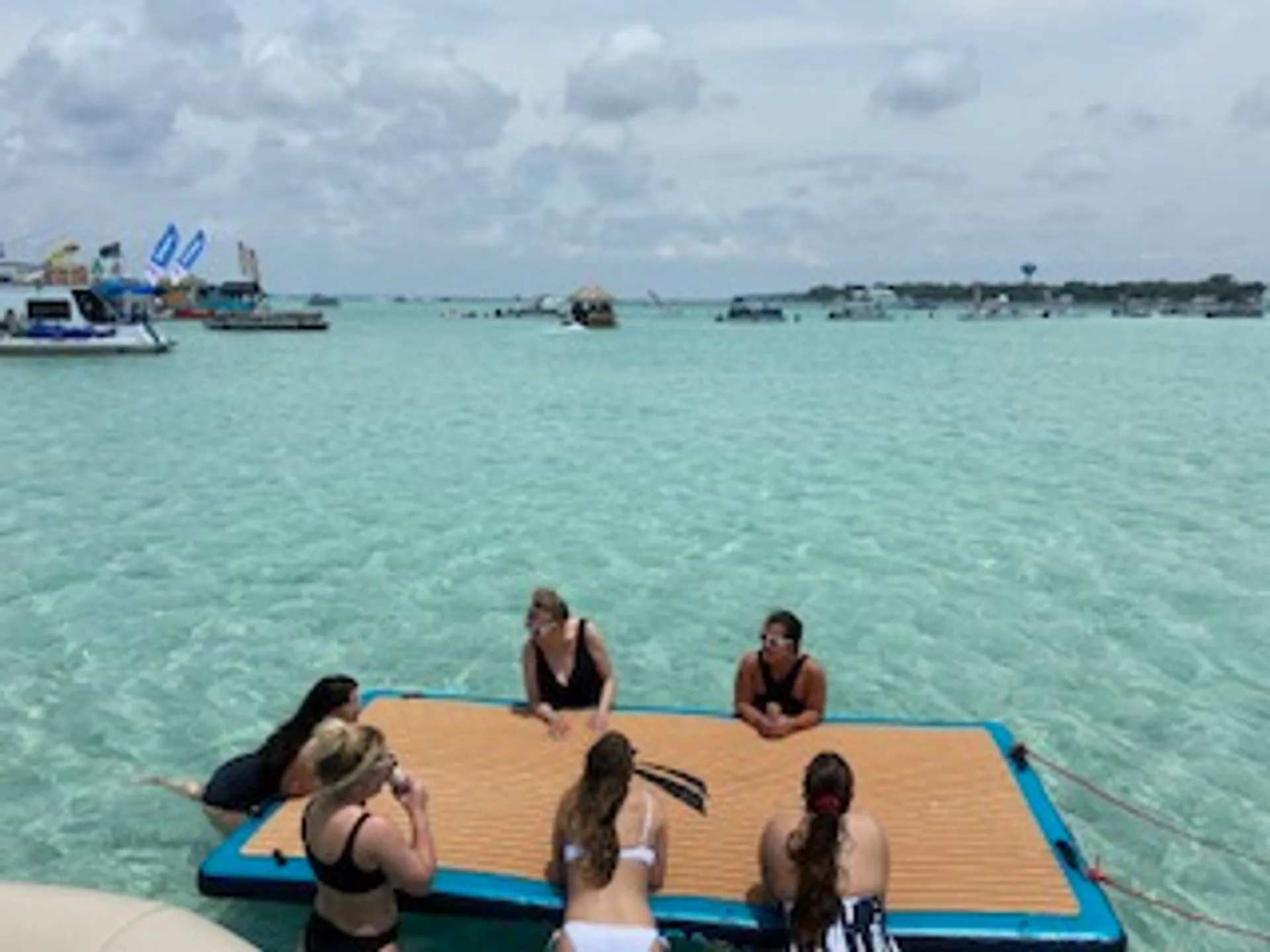 Tiki Themed Hula-Mama 30 ft pontoon 2slides 150 HP Fuel Included 