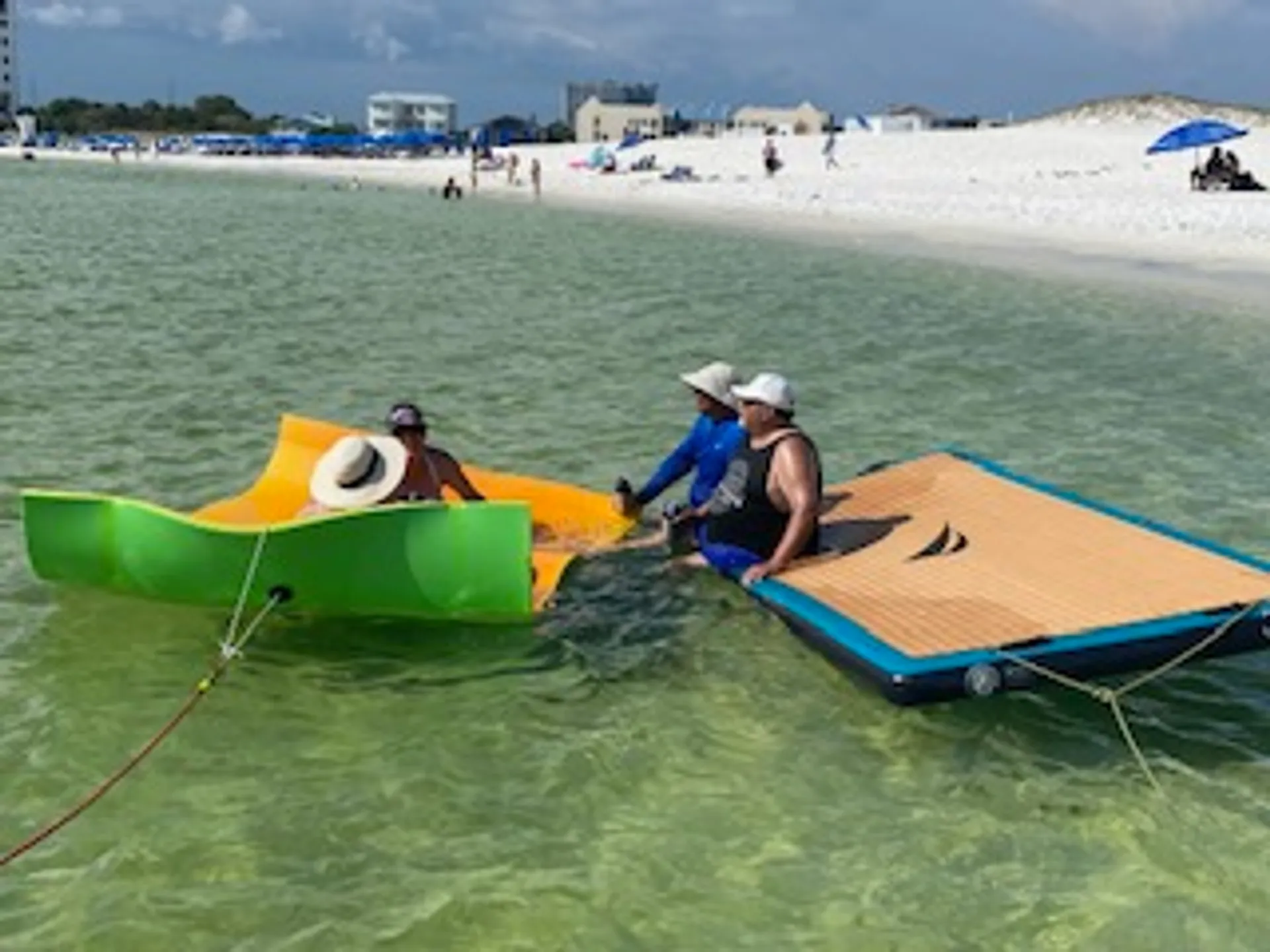 Tiki Themed Hula-Mama 30 ft pontoon 2slides 150 HP Fuel Included 