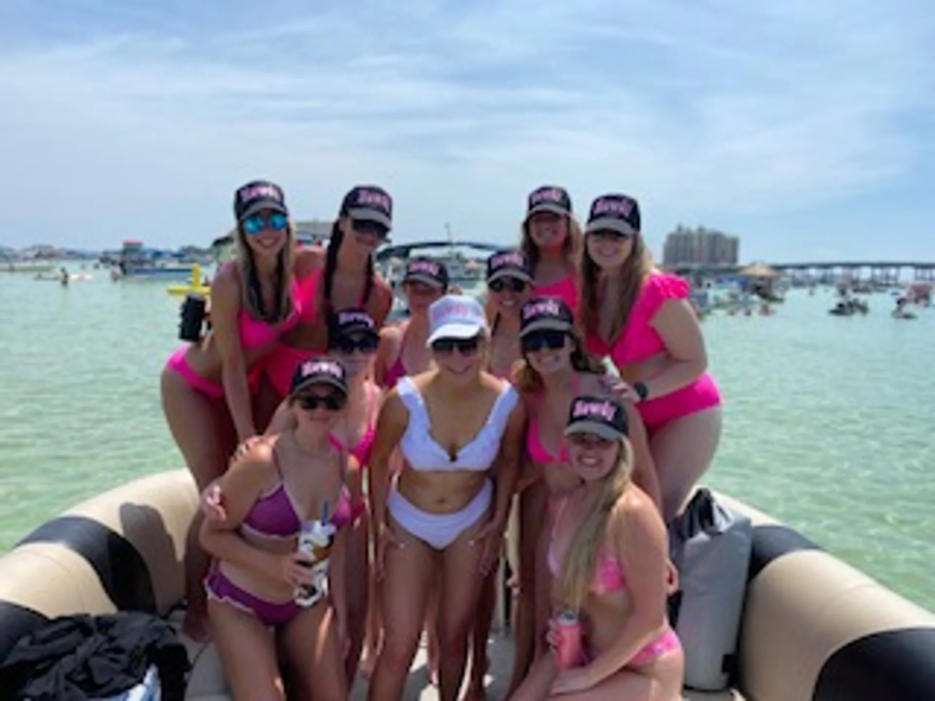 Tiki Themed Hula-Mama 30 ft pontoon 2slides 150 HP Fuel Included 