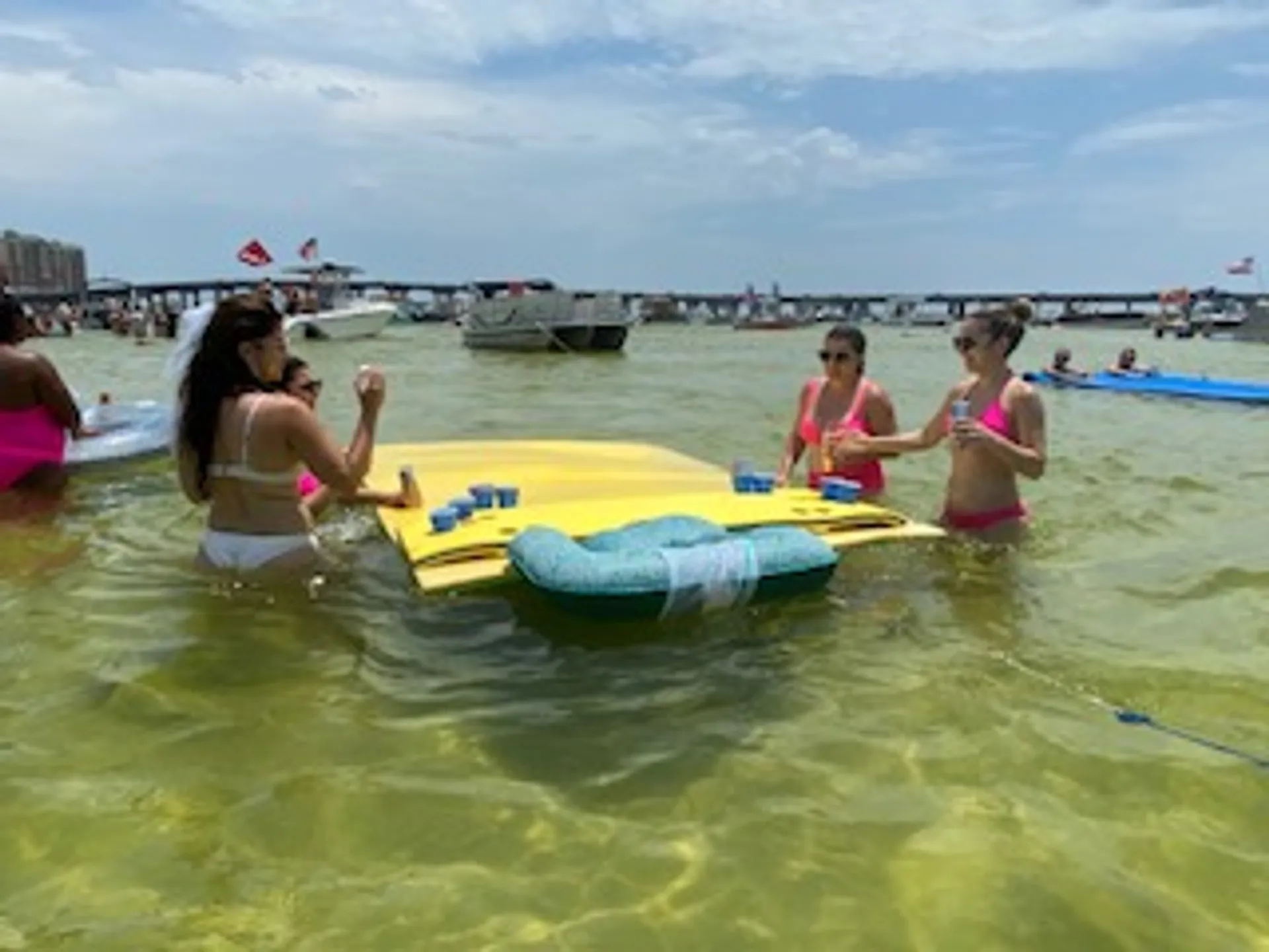 Tiki Themed Hula-Mama 30 ft pontoon 2slides 150 HP Fuel Included 