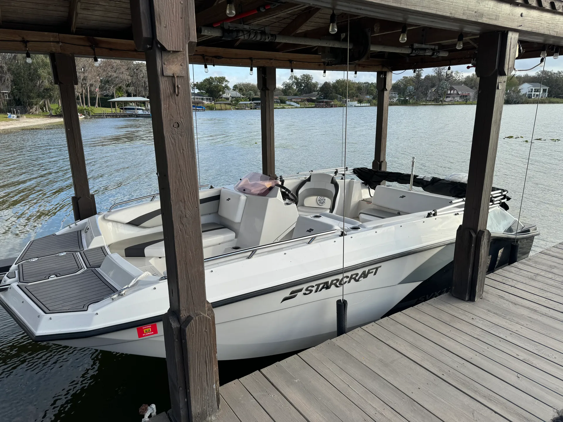18' Starcraft Deckboat - Lake Jessamine