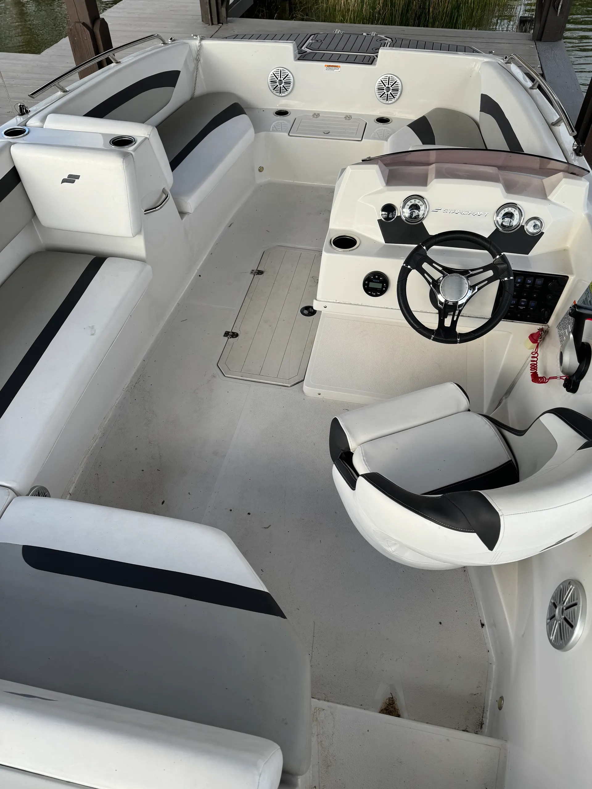 18' Starcraft Deckboat - Lake Jessamine