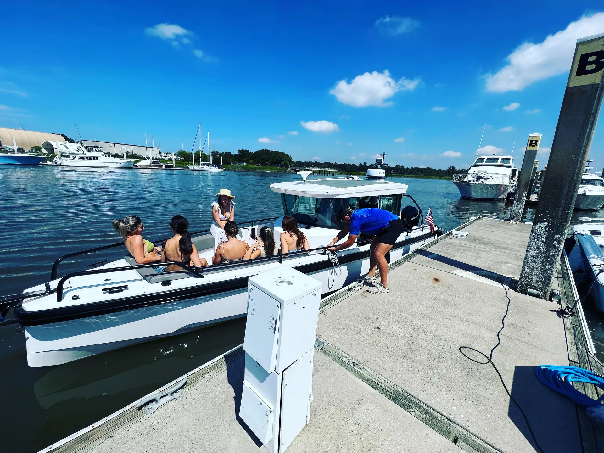 Luxury Sports Cruiser - Your Day, Your Way!