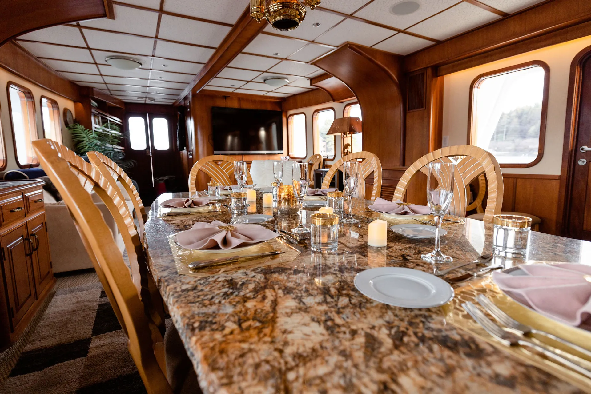 90’ Expedition yacht touring San Juan Islands and beyond! 