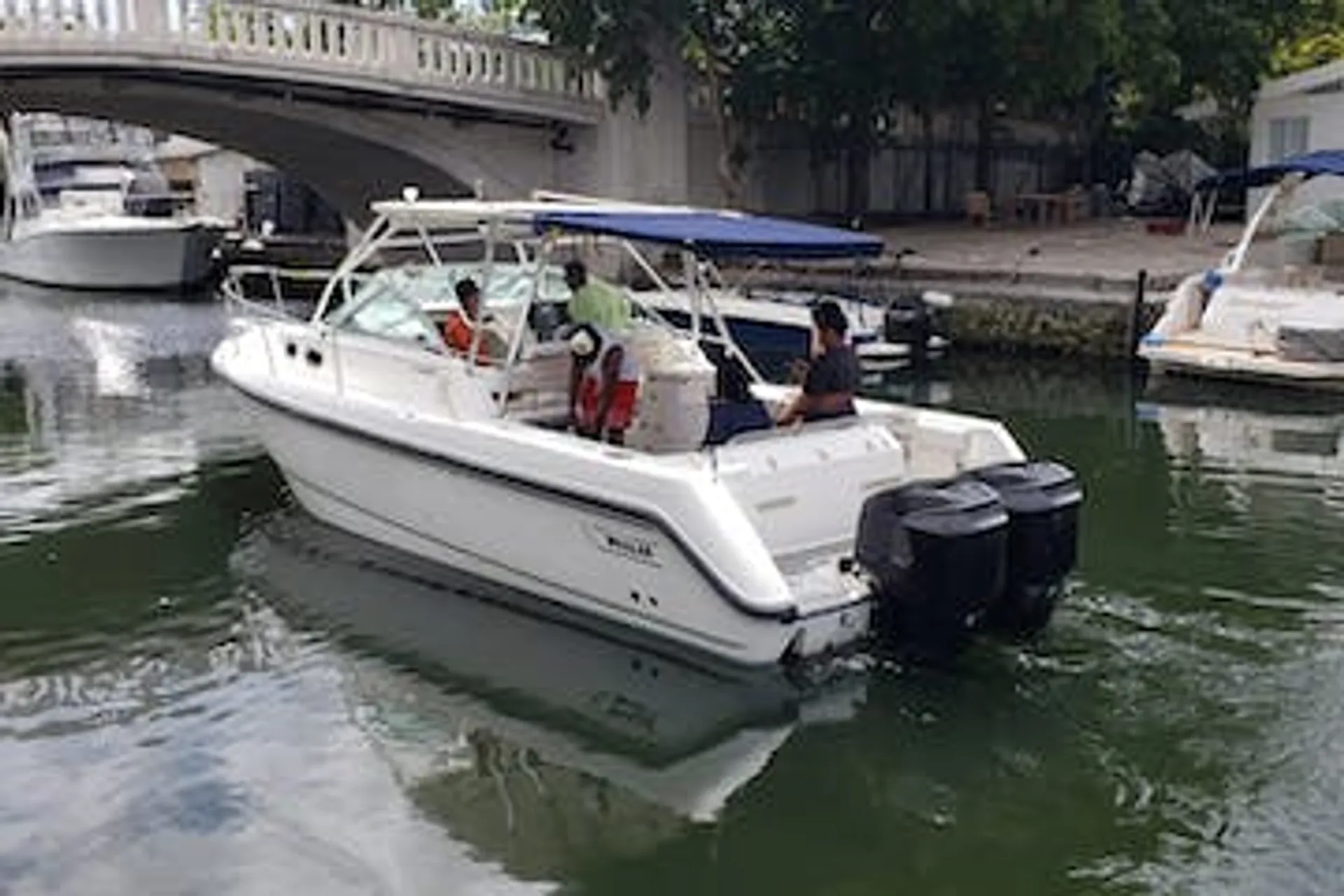 Boston Whaler 295 Conquest W/2-225HP in Miami, FL — photo 2
