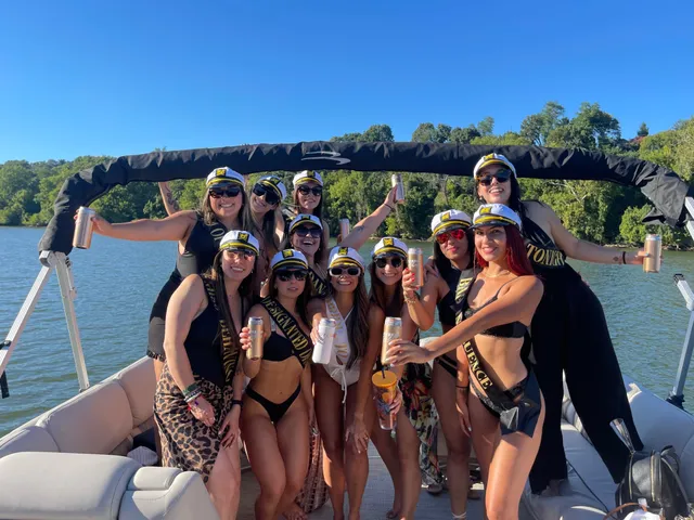 Rent a Bennington Marine pontoon in Arlington, VA near me