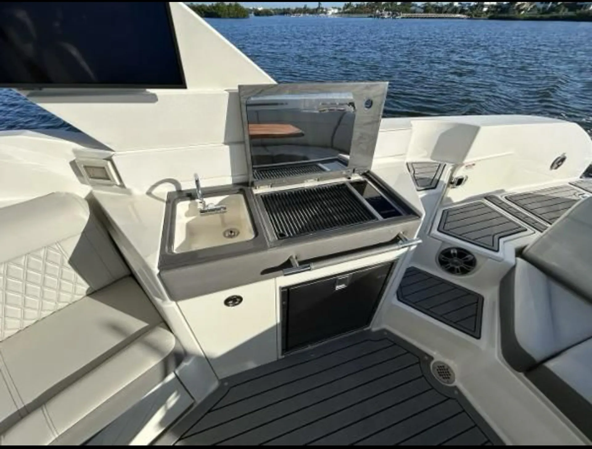 Top Shelf | Sarasota’s Ultimate 38’ Sea Ray Experience