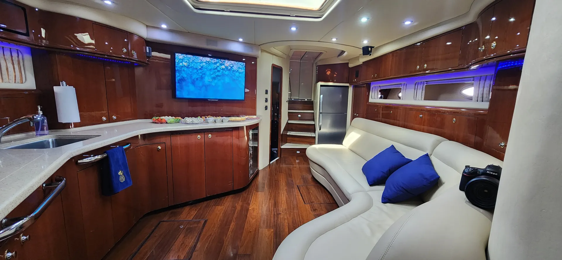 VIP Private Yacht Charter - 60 foot (Nauti Gullz)