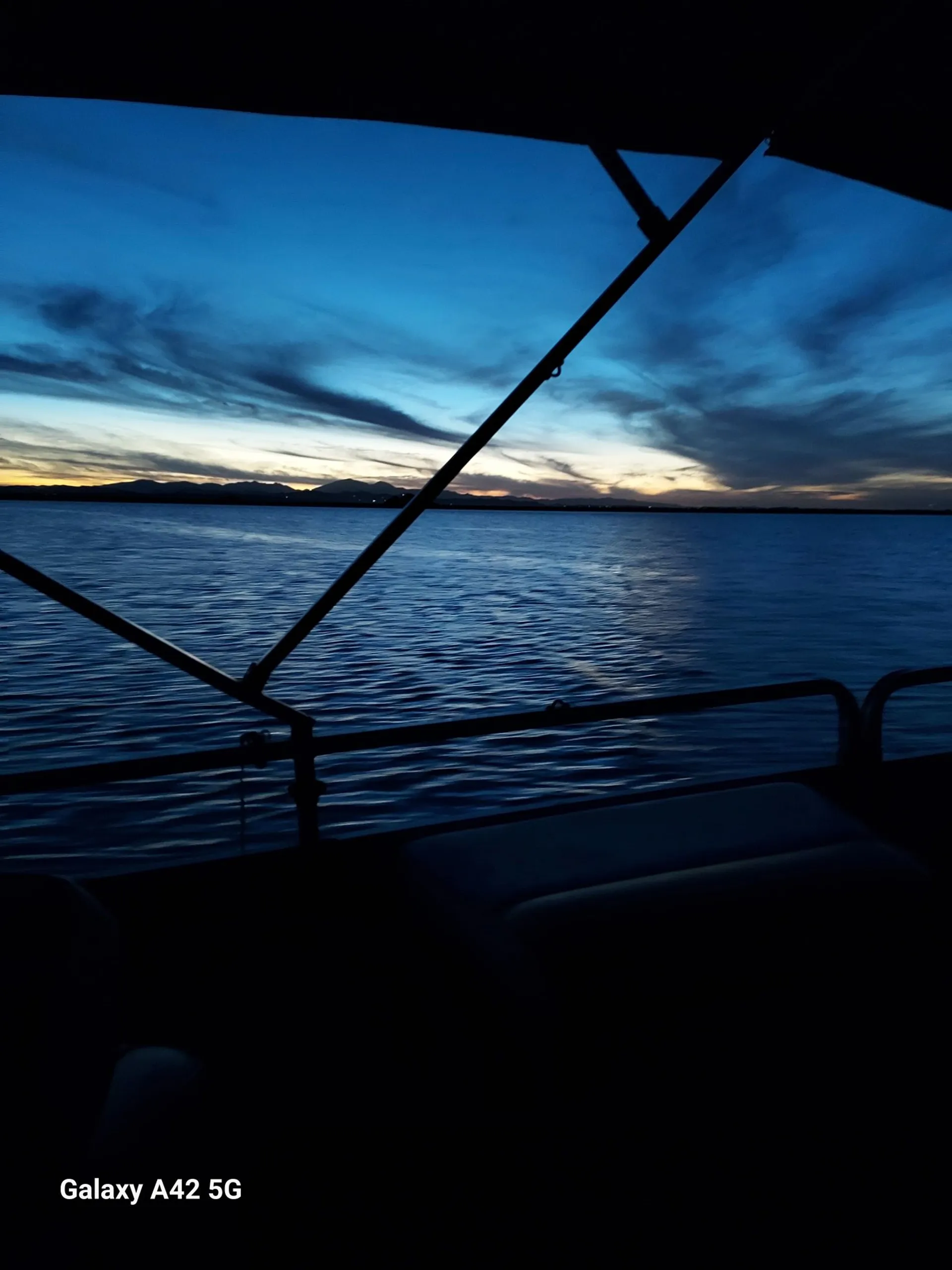 Sun Tracker by Tracker Marine Fishin' Barge 21 w/90 HP in Perris, CA — photo 3