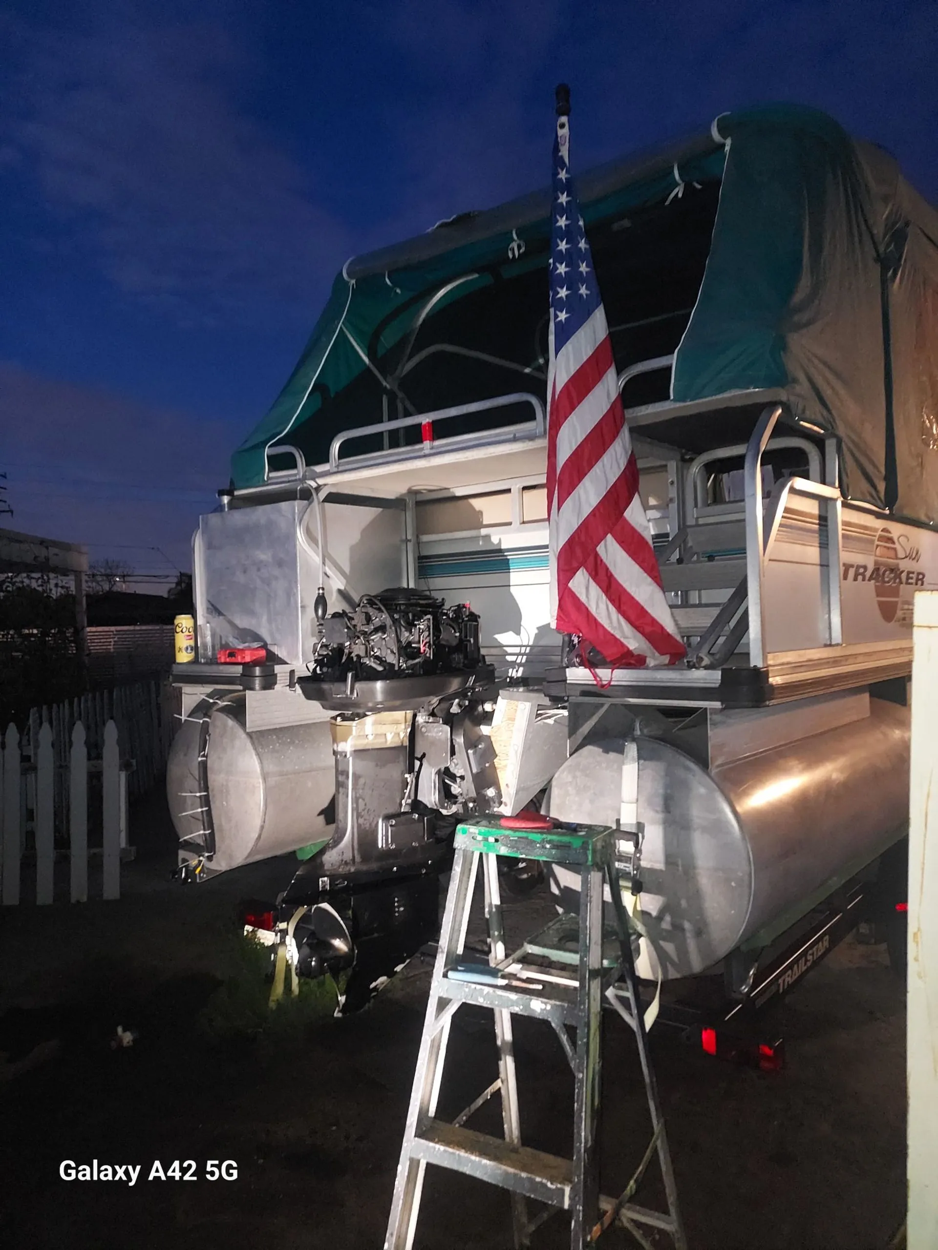 Sun Tracker by Tracker Marine Fishin' Barge 21 w/90 HP in Perris, CA — photo 6