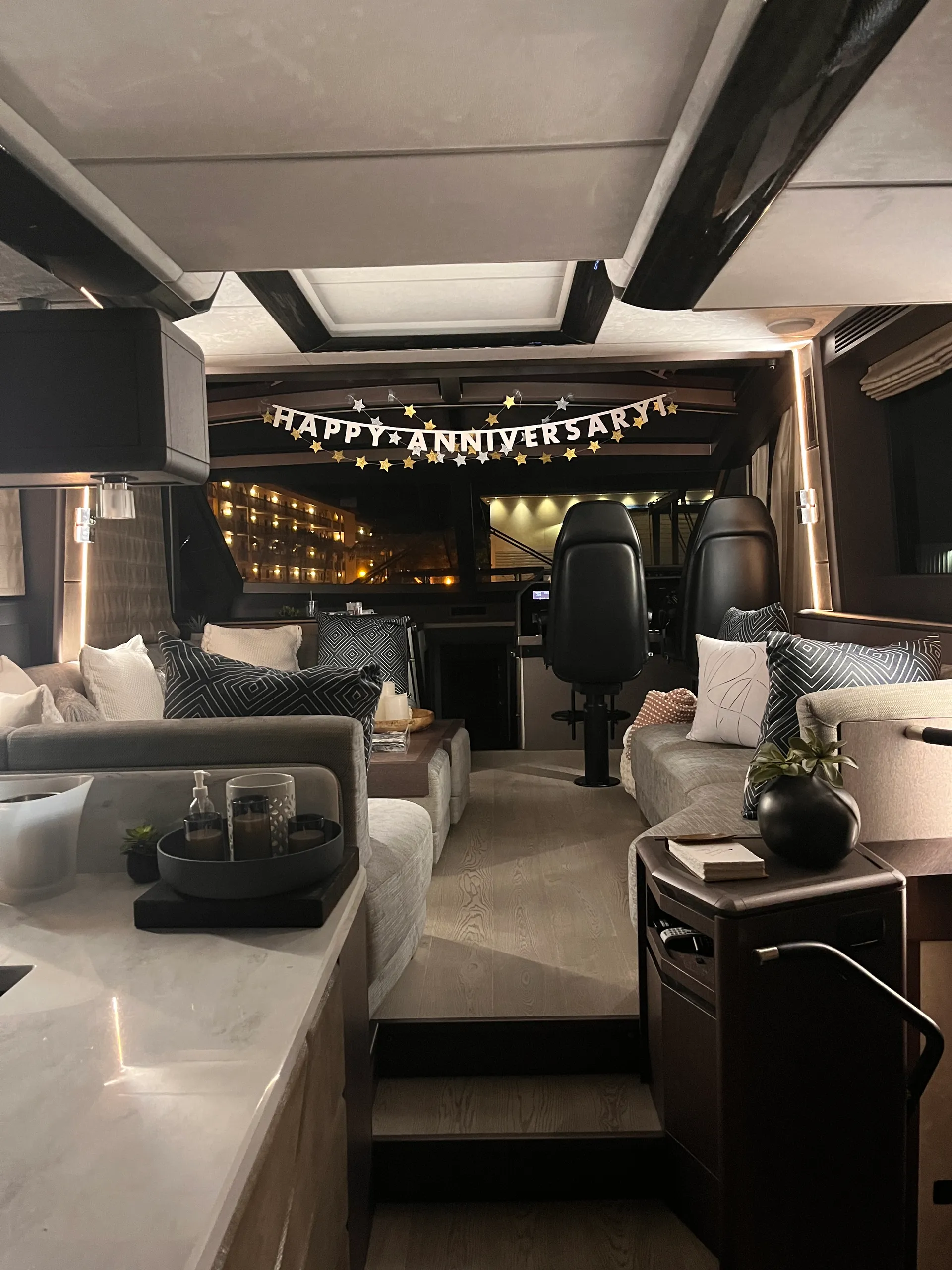 ✰TIME 4 U: 2020 72ft Yacht  Flybridge w/ Bar, Water Toys, &amp; Concierge✰