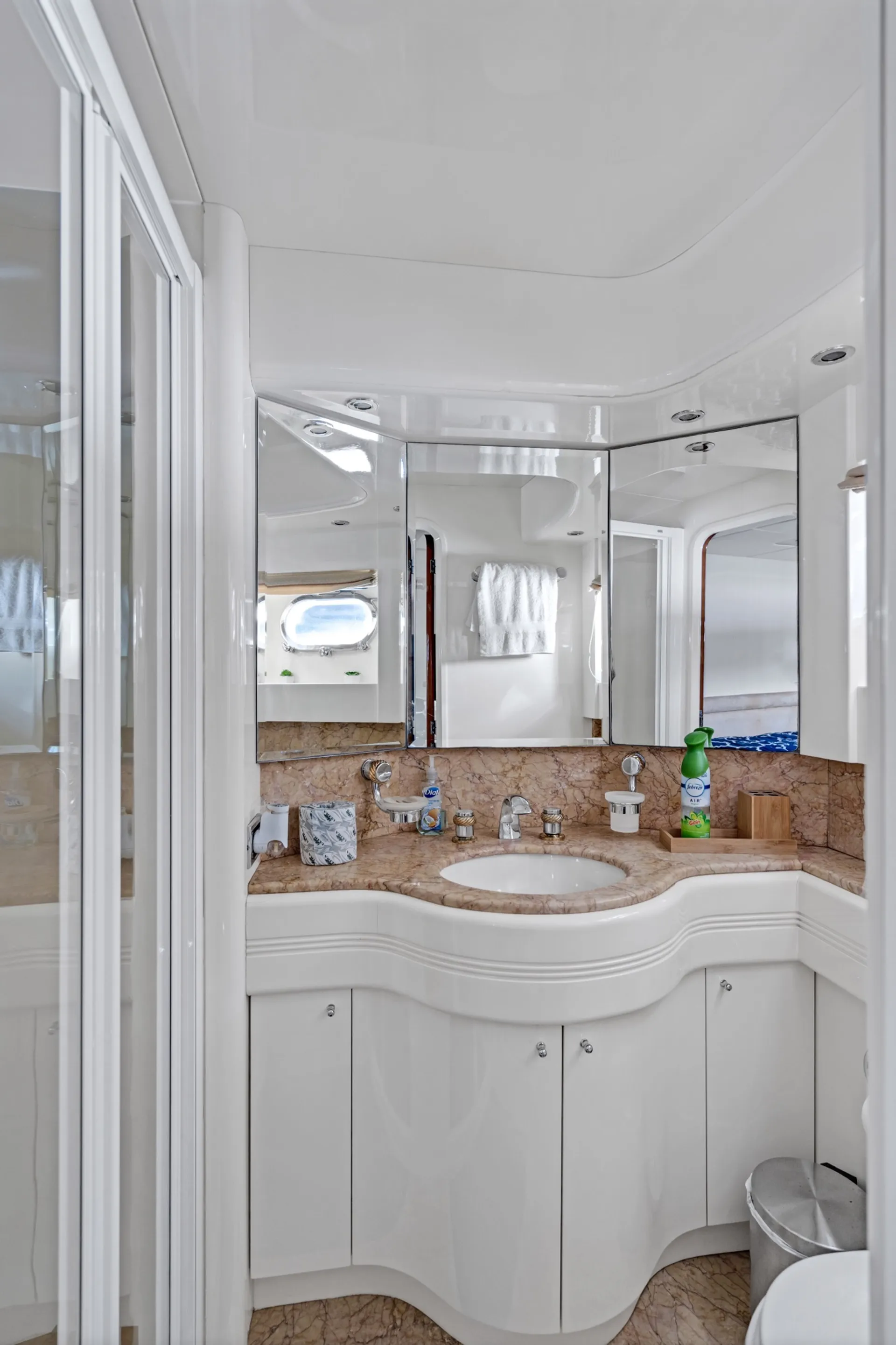 85' Luxury Ultimate Azimut , JACUZZI INCLUDED