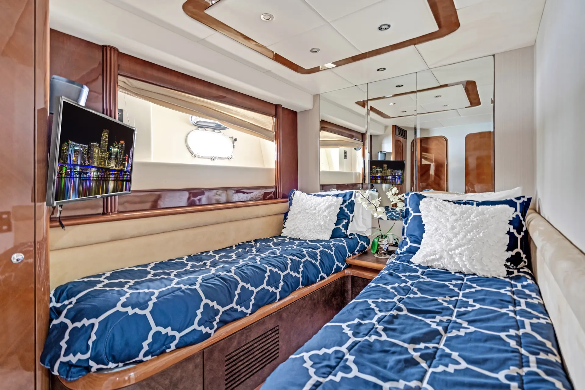 85' Luxury Ultimate Azimut , JACUZZI INCLUDED