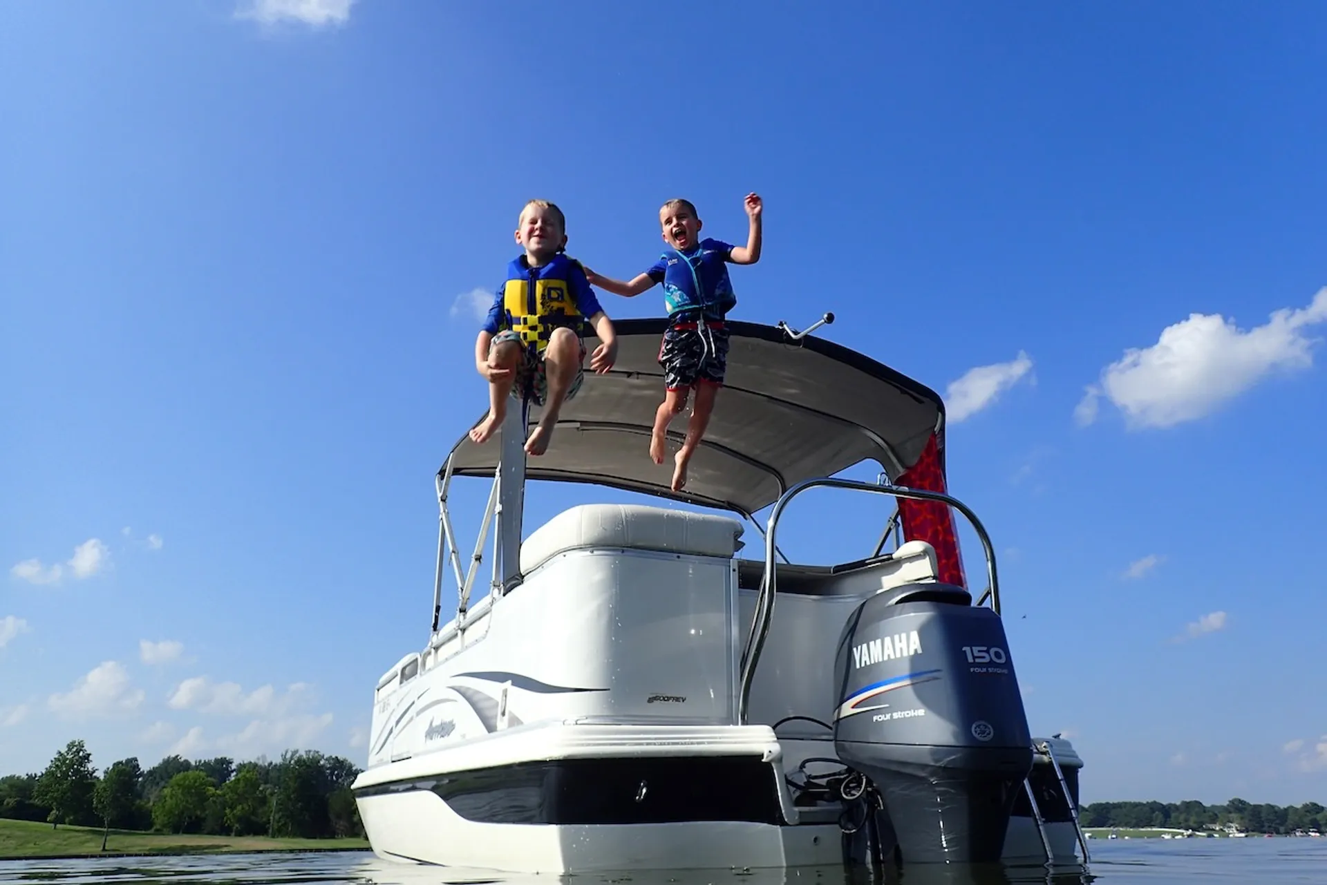 22' Hurricane Deckboat w/ new 200HP eng- for Multi-day rentals only