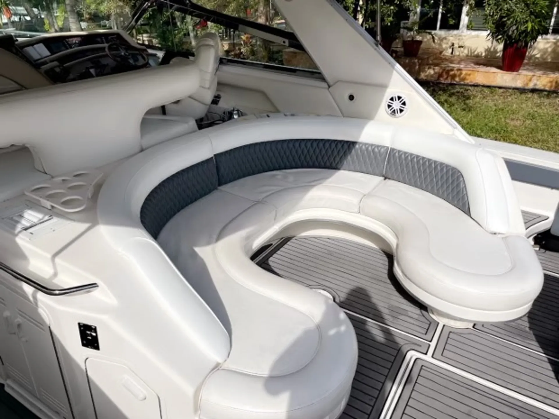 Sea Ray Boats 540 Sundancer in Fort Lauderdale, FL — photo 5