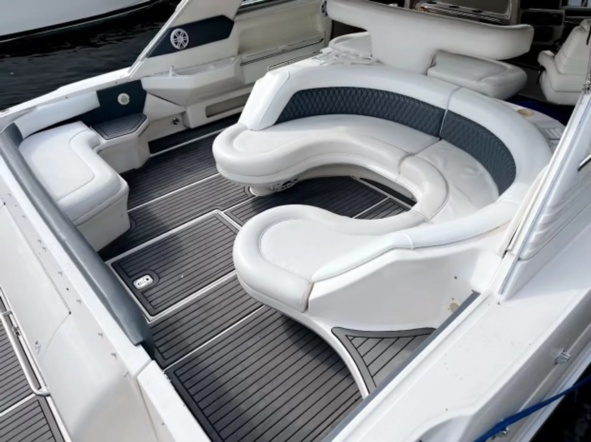 Sea Ray Boats 540 Sundancer in Fort Lauderdale, FL — photo 6