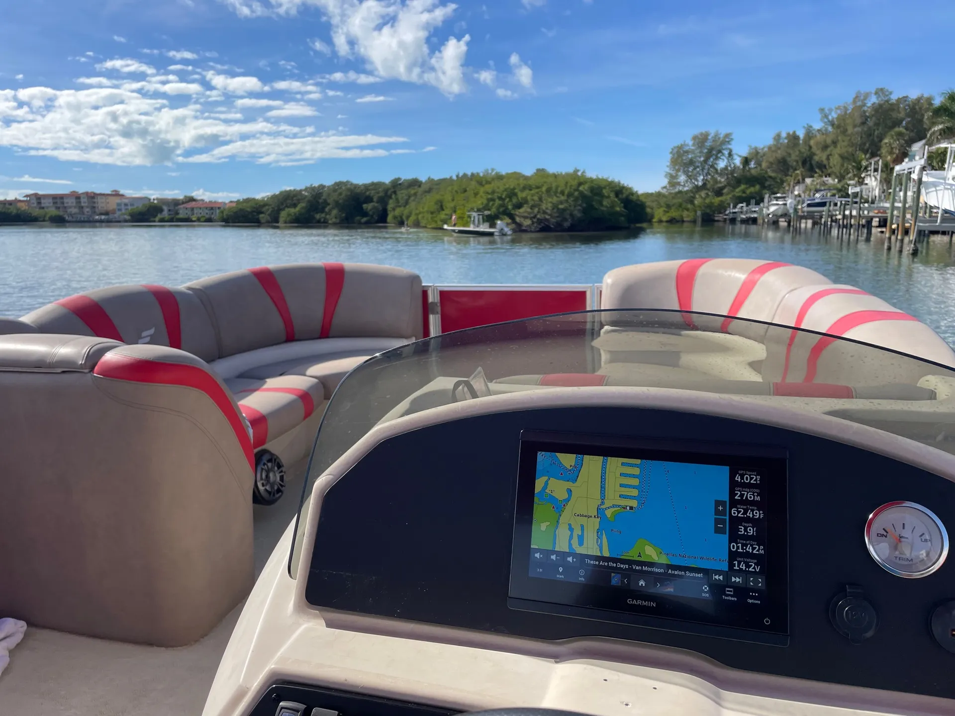 Comfortable 24’ Tri Toon