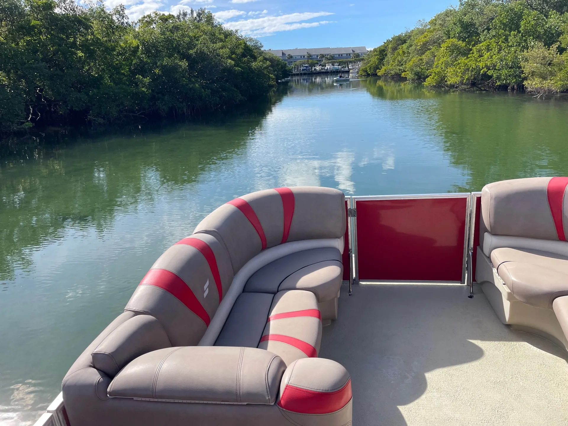 Comfortable 24’ Tri Toon