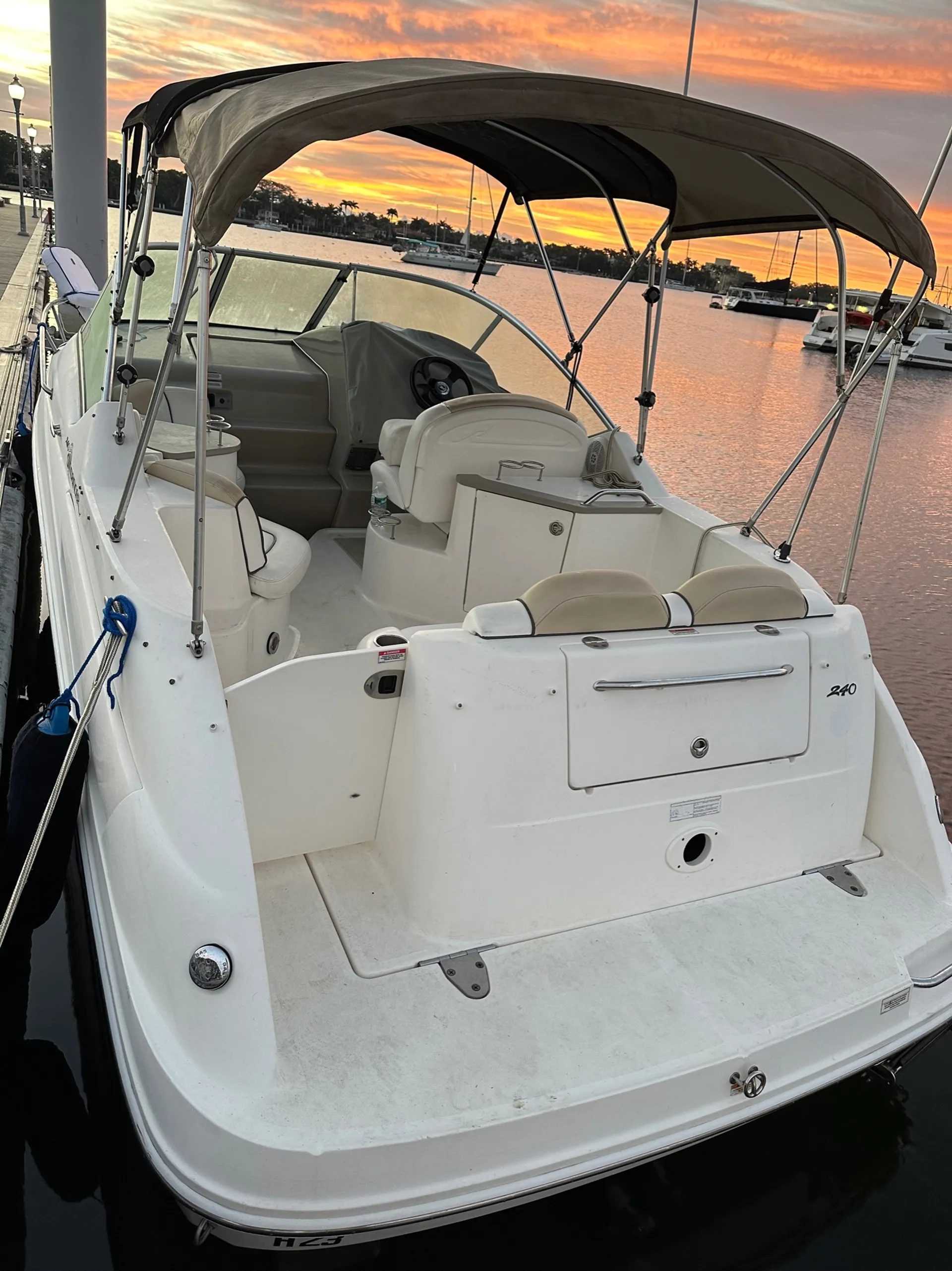 Sea Ray Boats 240 Sundancer in Riviera Beach, FL — photo 3