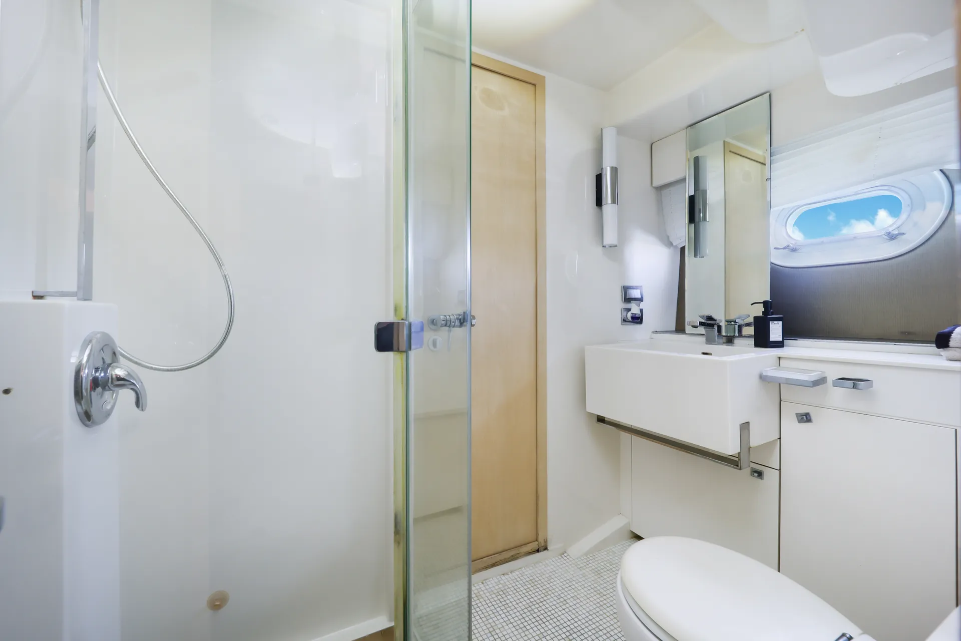 Galeon 470 Sky in Miami Beach, FL — photo 9