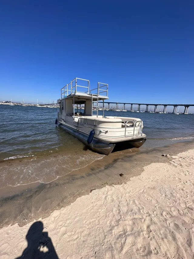 Rent a Sun Tracker by Tracker Marine pontoon in San Diego, CA near me