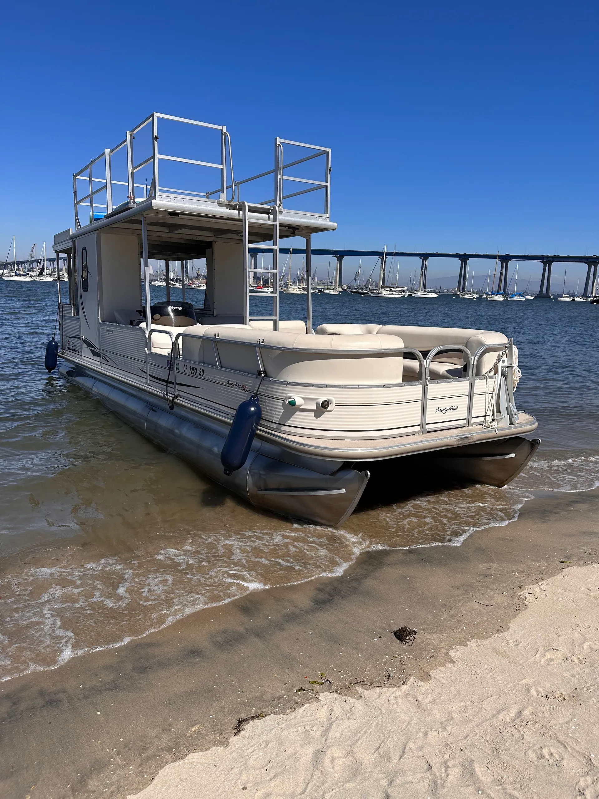 30’ Pontoon Party Hut for up to 12 w/ Paddle Board and Lily Pad