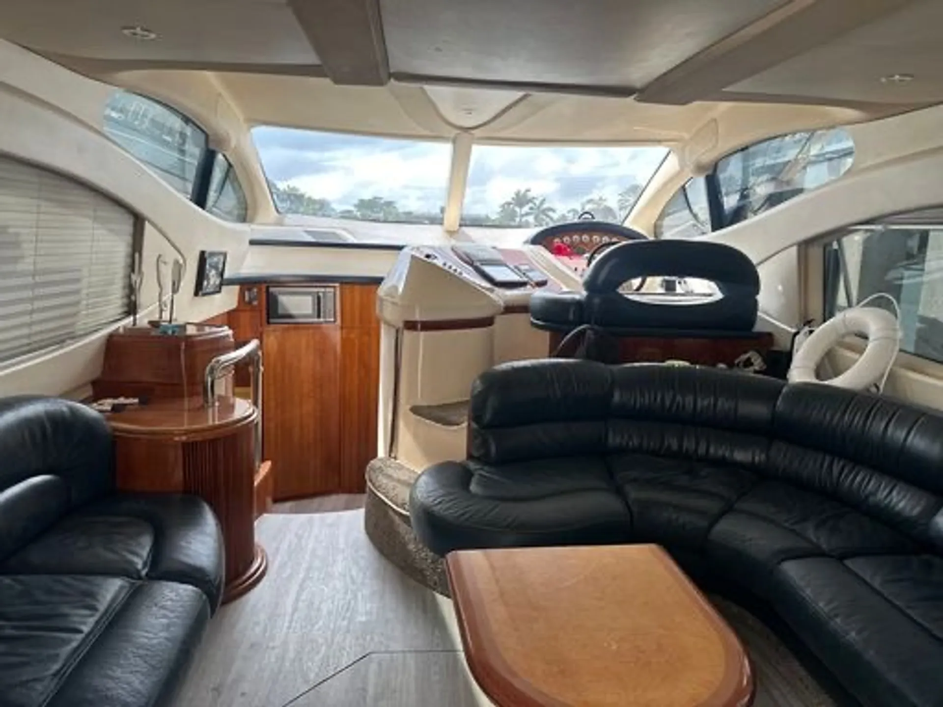 Sea Ray Boats 510 Sundancer in Miami, FL — photo 4