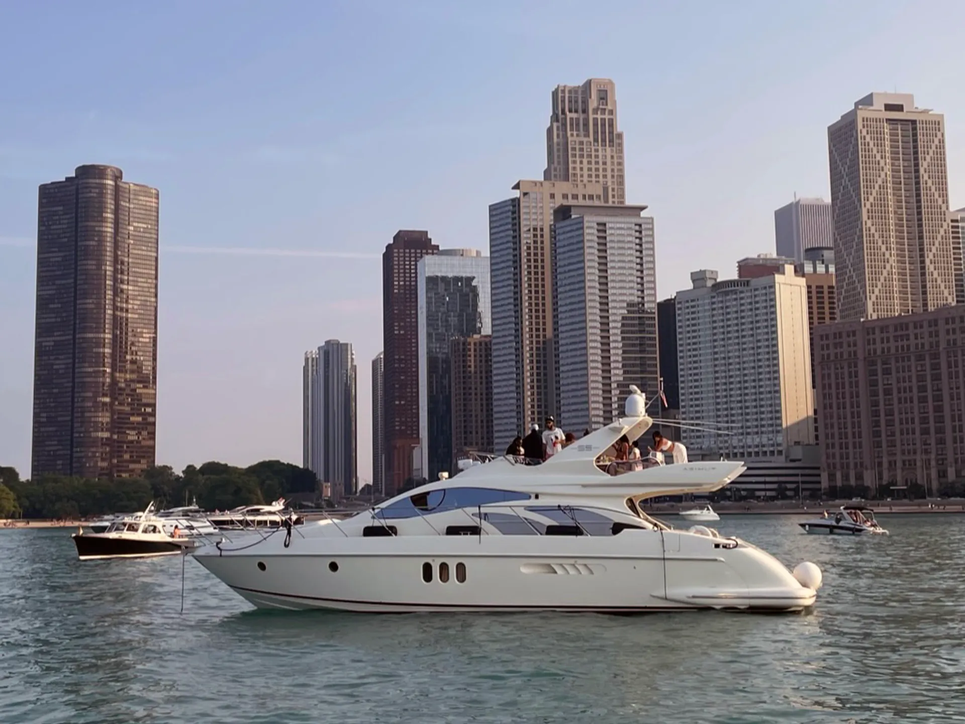 Luxurious 60ft Azimut Double-Deck Yacht