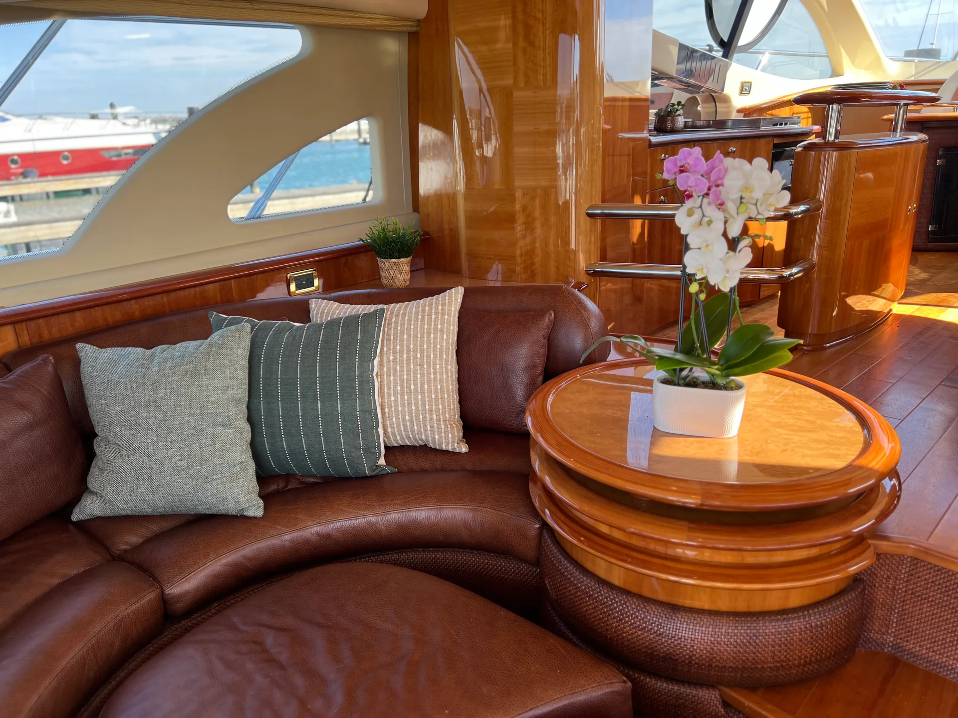 Luxurious 60ft Azimut Double-Deck Yacht