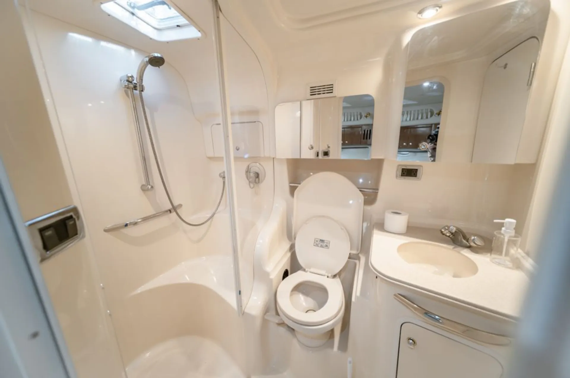 *1 FREE HOUR* DOWNTOWN MIAMI ALMOST 50' IN LENGTH