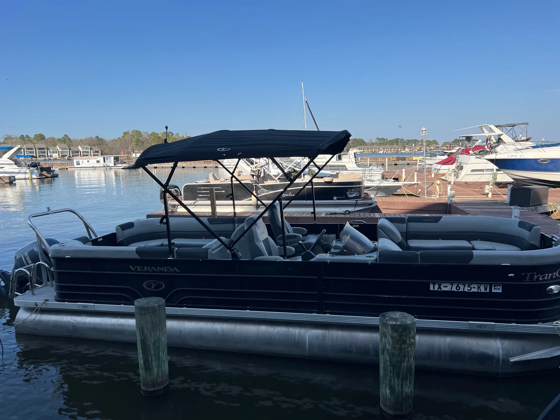 Tranquility I 25 FT 12 People. Family fun day on the Lake