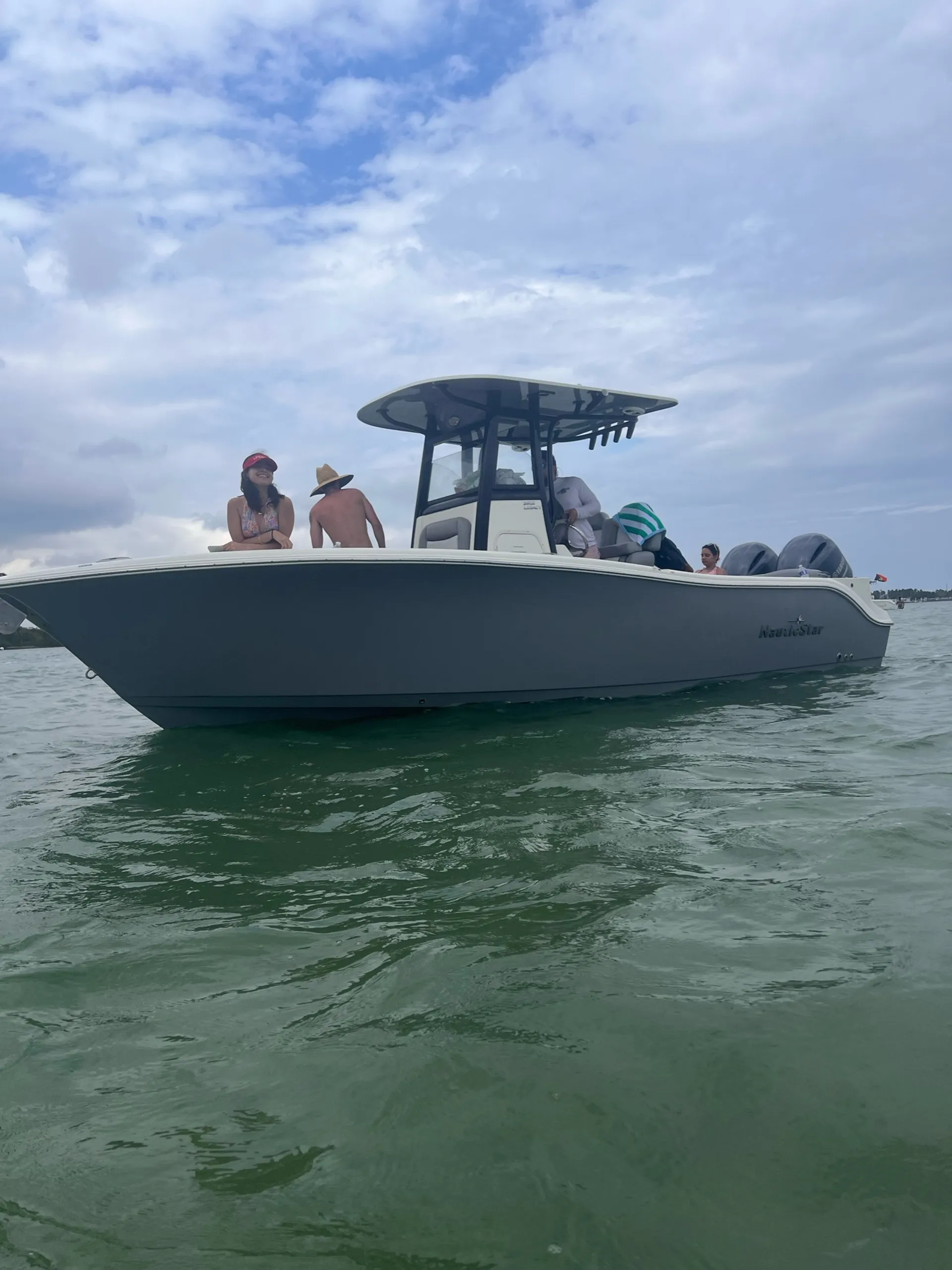 25-Foot Center Console Boat for Ultimate Maritime Adventures