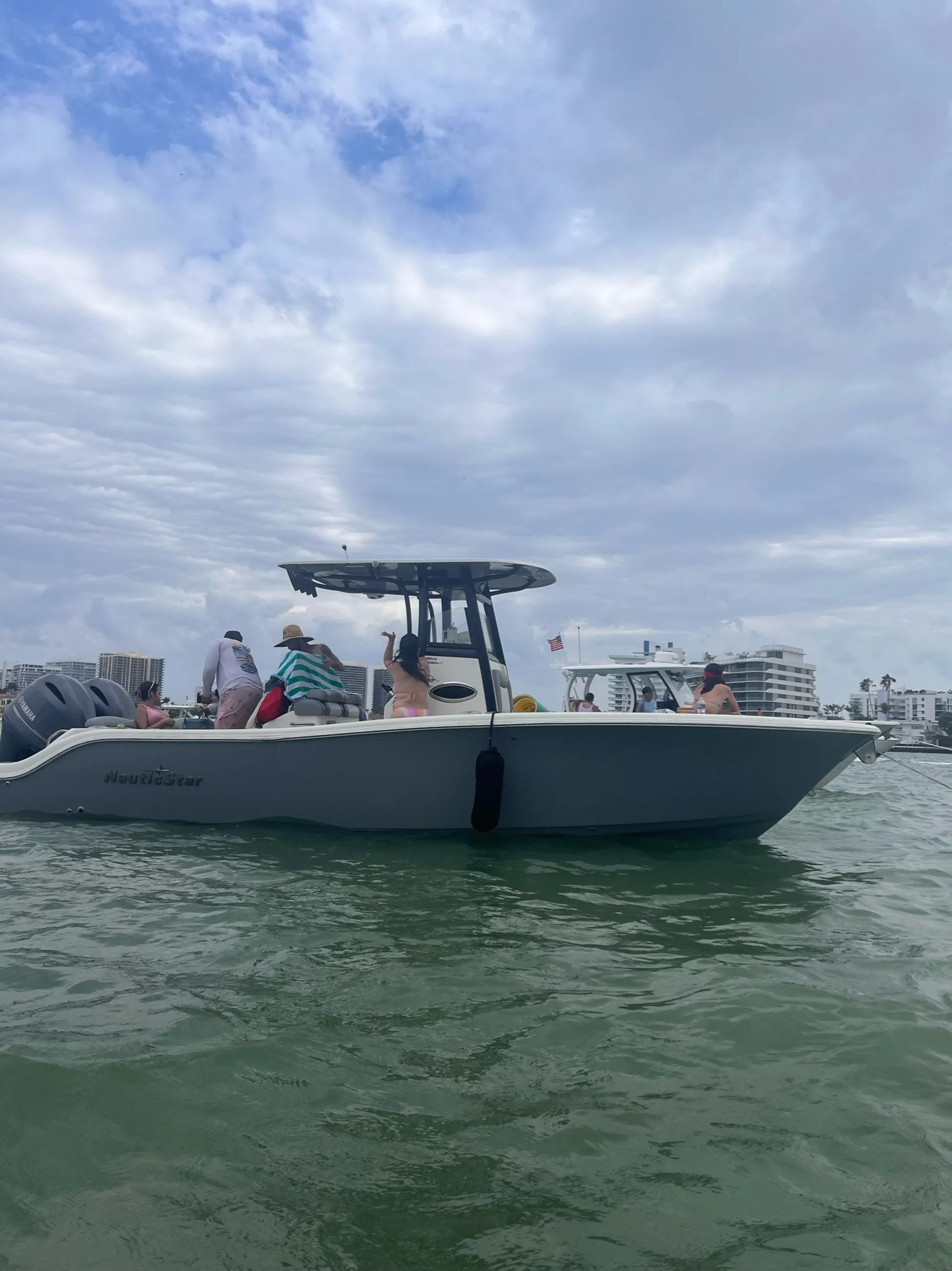 25-Foot Center Console Boat for Ultimate Maritime Adventures