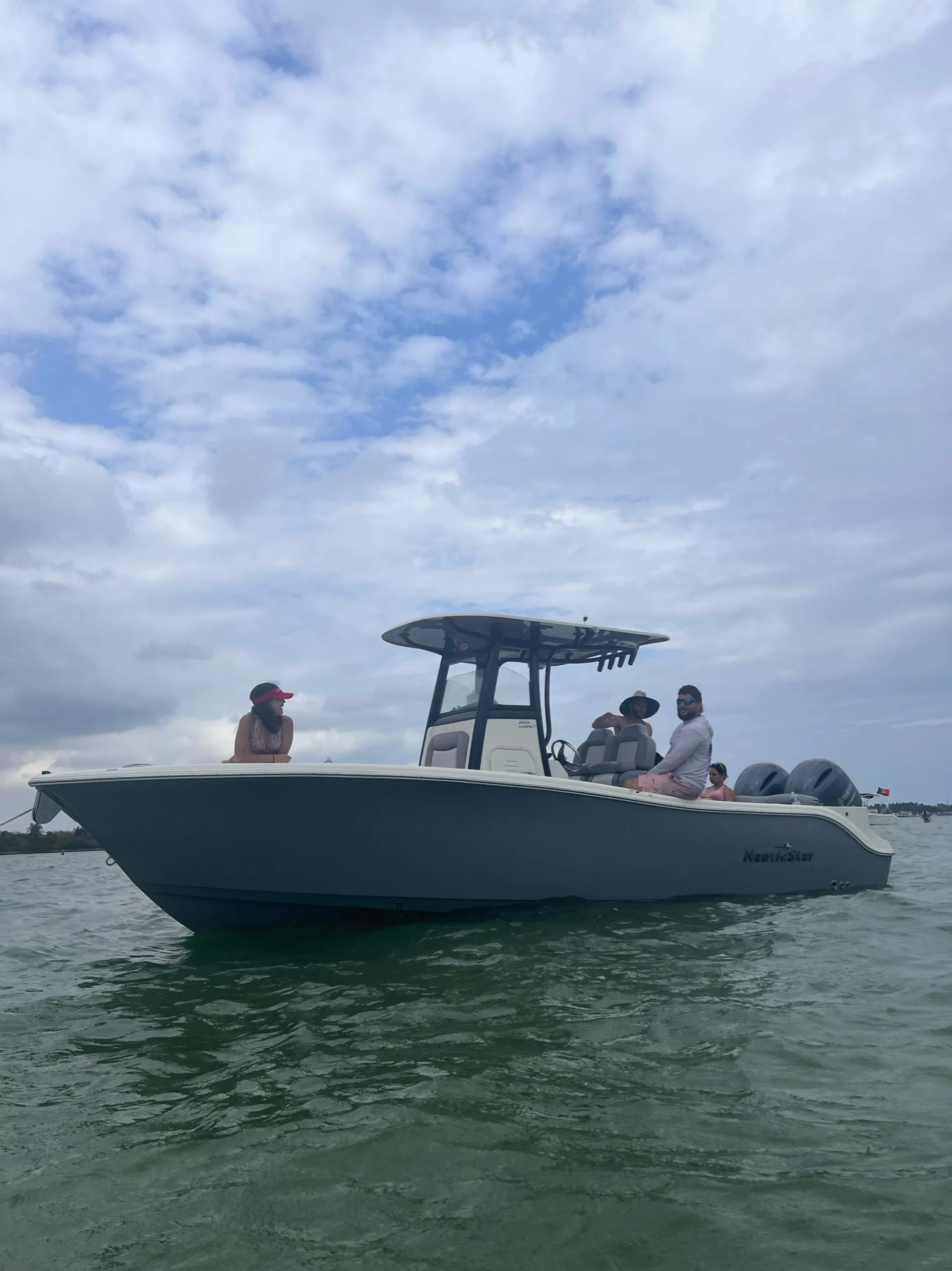 25-Foot Center Console Boat for Ultimate Maritime Adventures