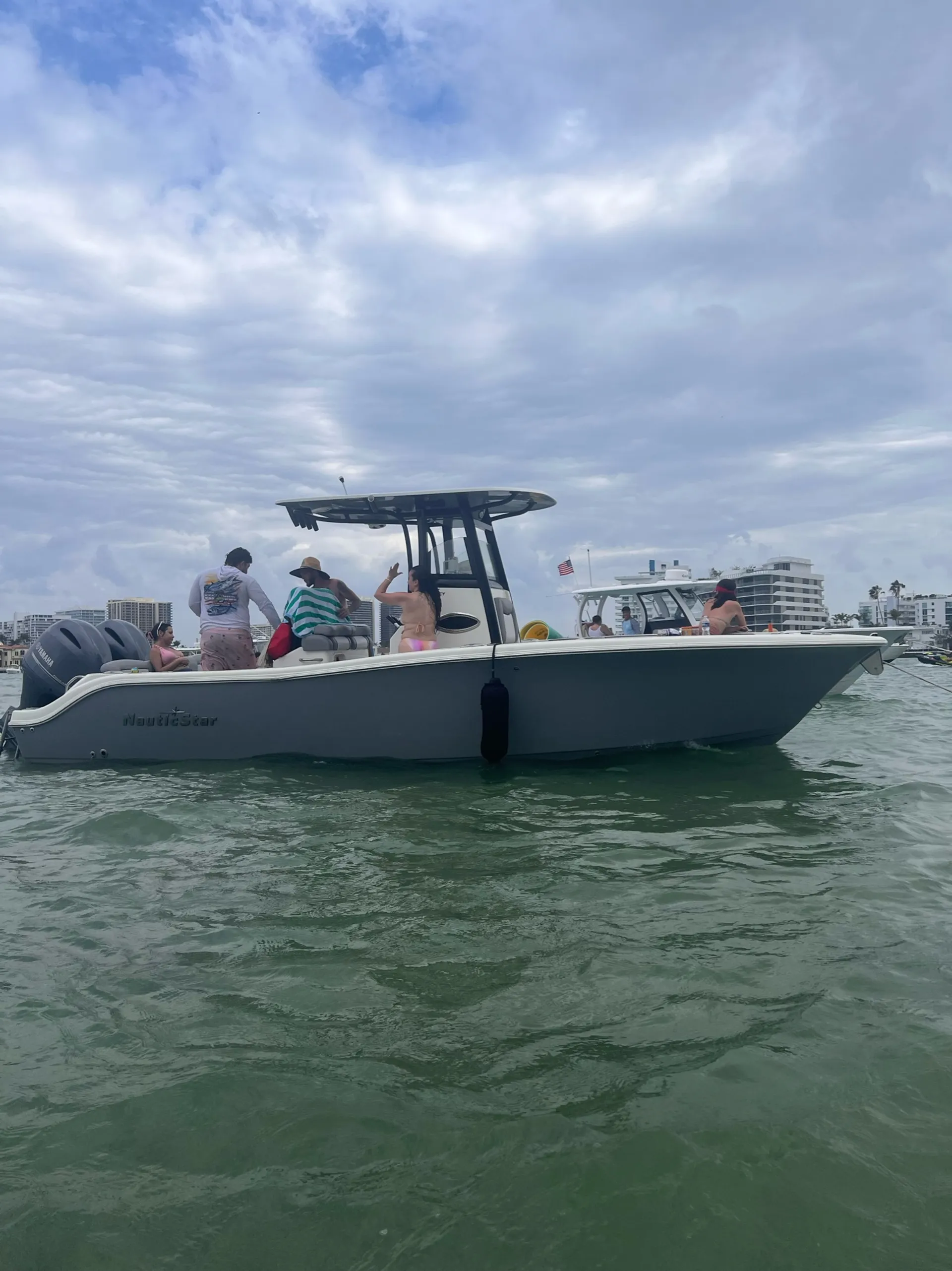 25-Foot Center Console Boat for Ultimate Maritime Adventures