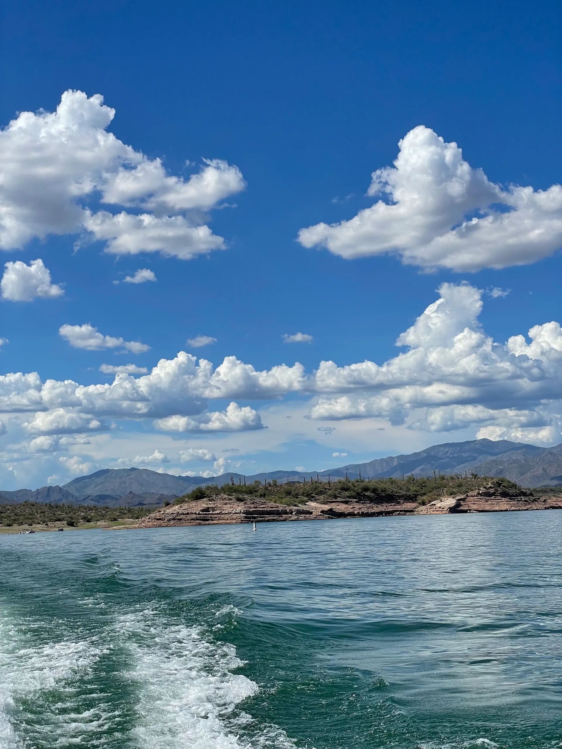 Float Like a VIP on our Bentley -Your Exclusive Lake Pleasant Retreat!
