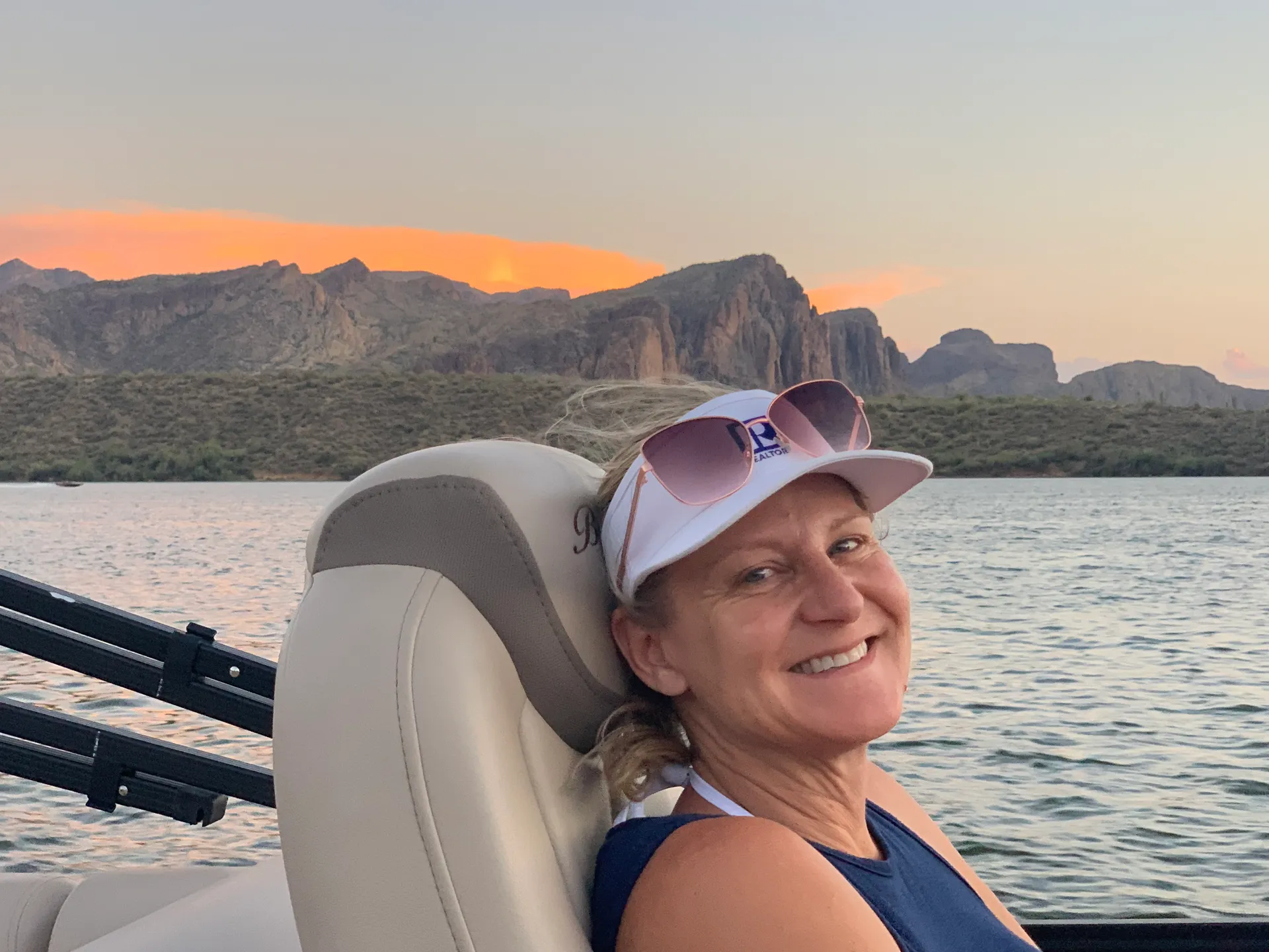 Float Like a VIP on our Bentley -Your Exclusive Lake Pleasant Retreat!