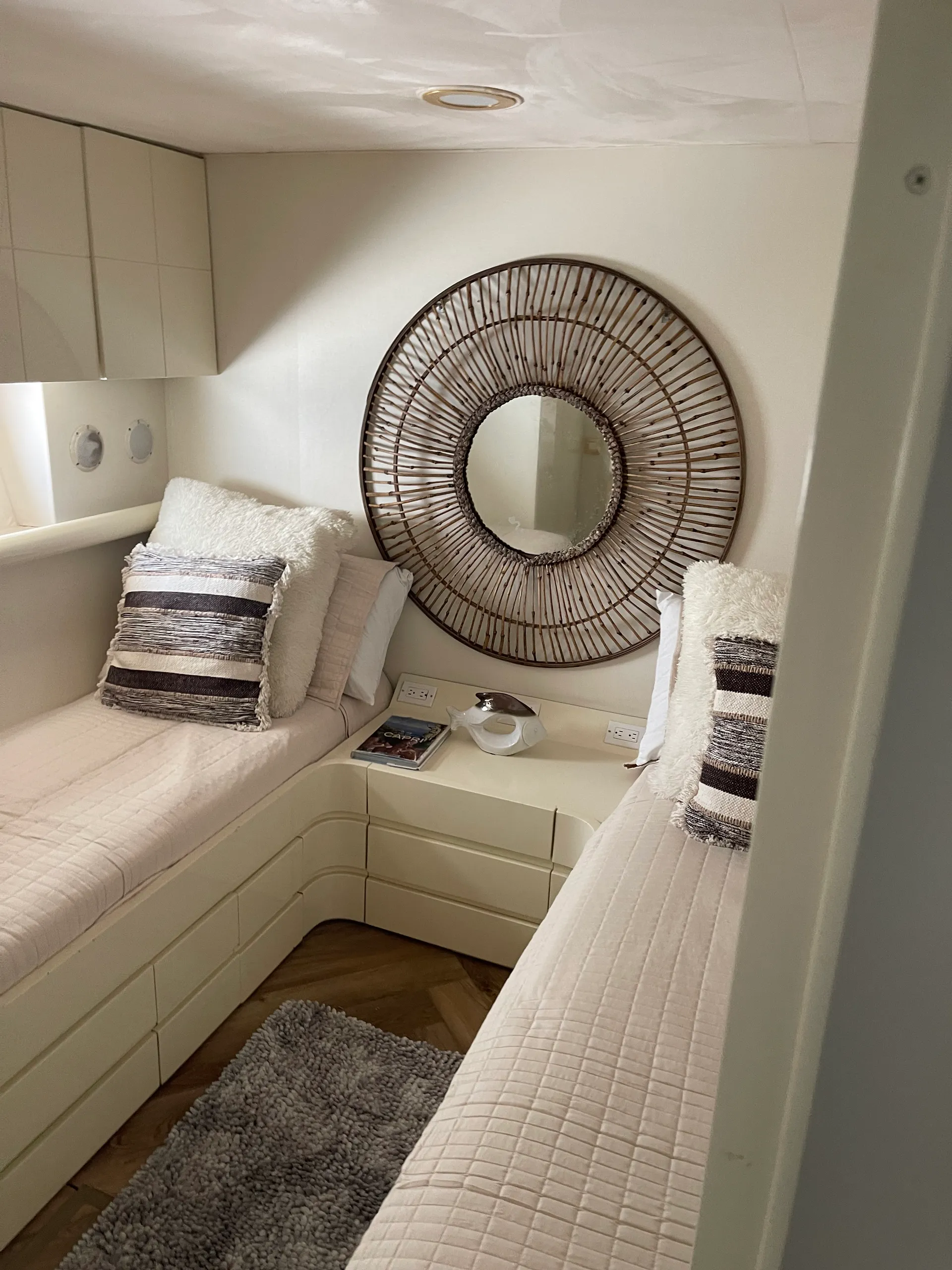 100 ft Moira beautiful cruiser yacht 