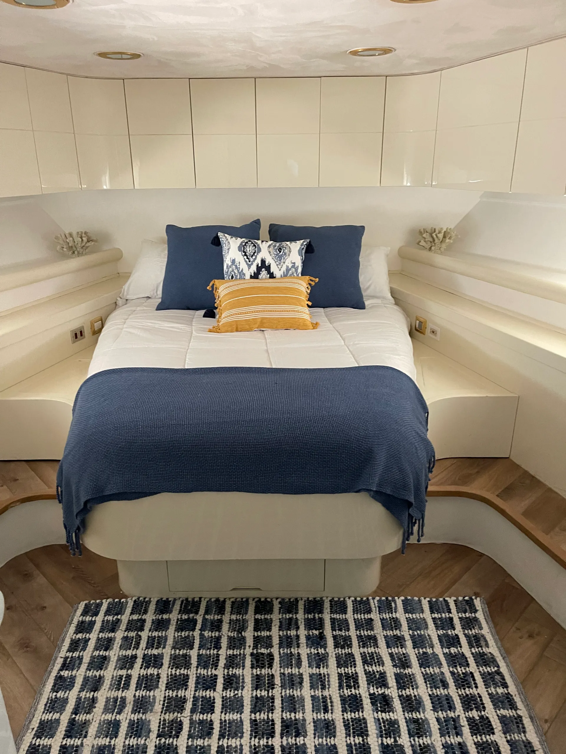 100 ft Moira beautiful cruiser yacht 