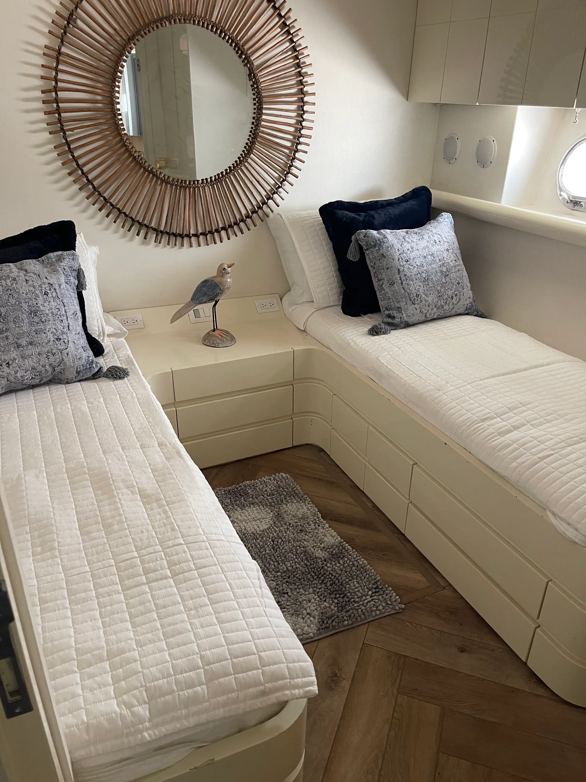 100 ft Moira beautiful cruiser yacht 