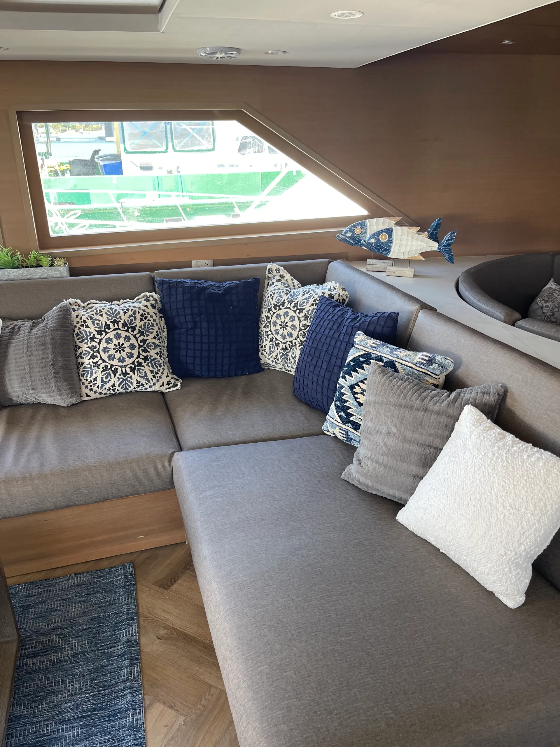 100 ft Moira beautiful cruiser yacht 