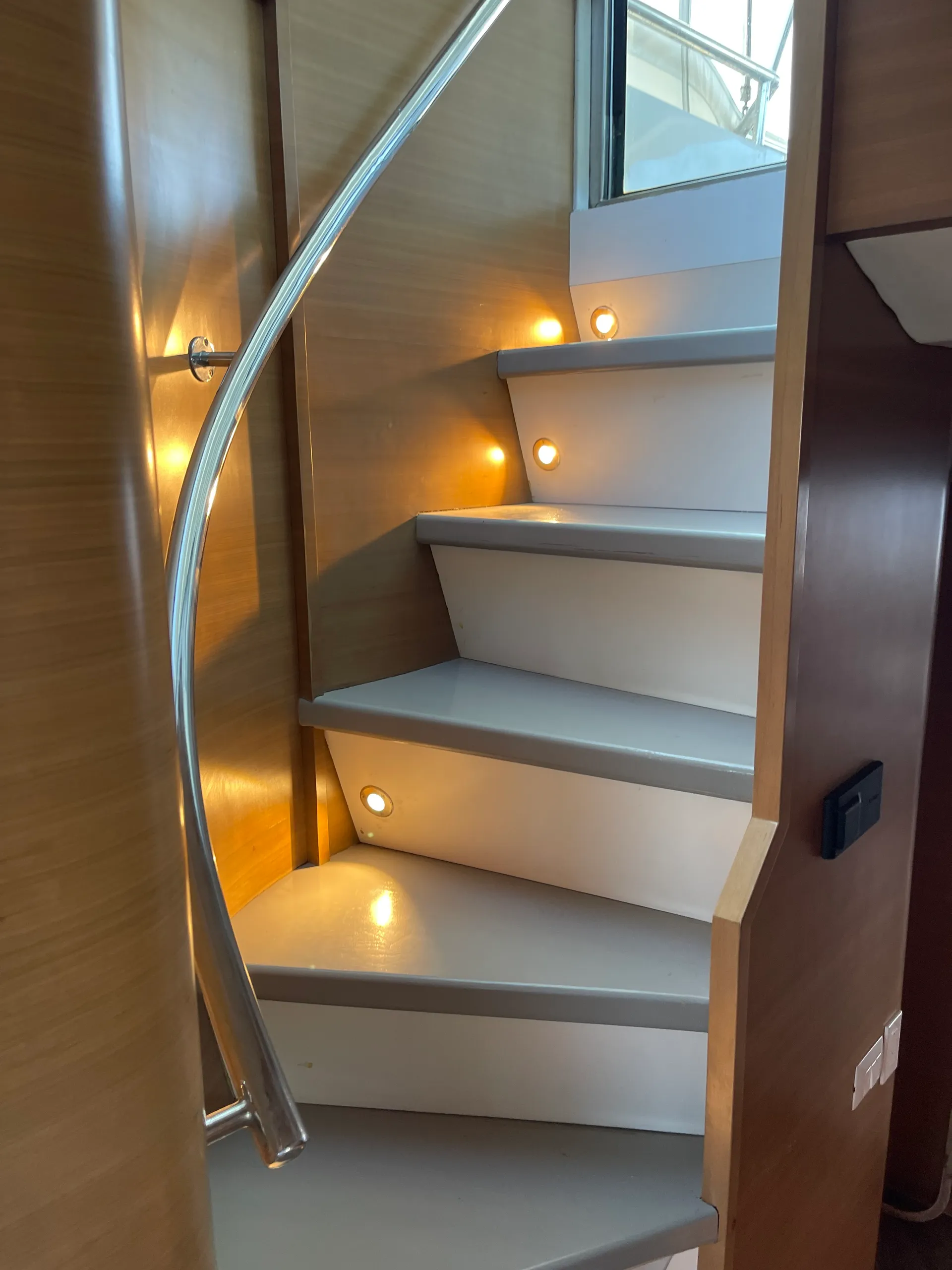 100 ft Moira beautiful cruiser yacht 