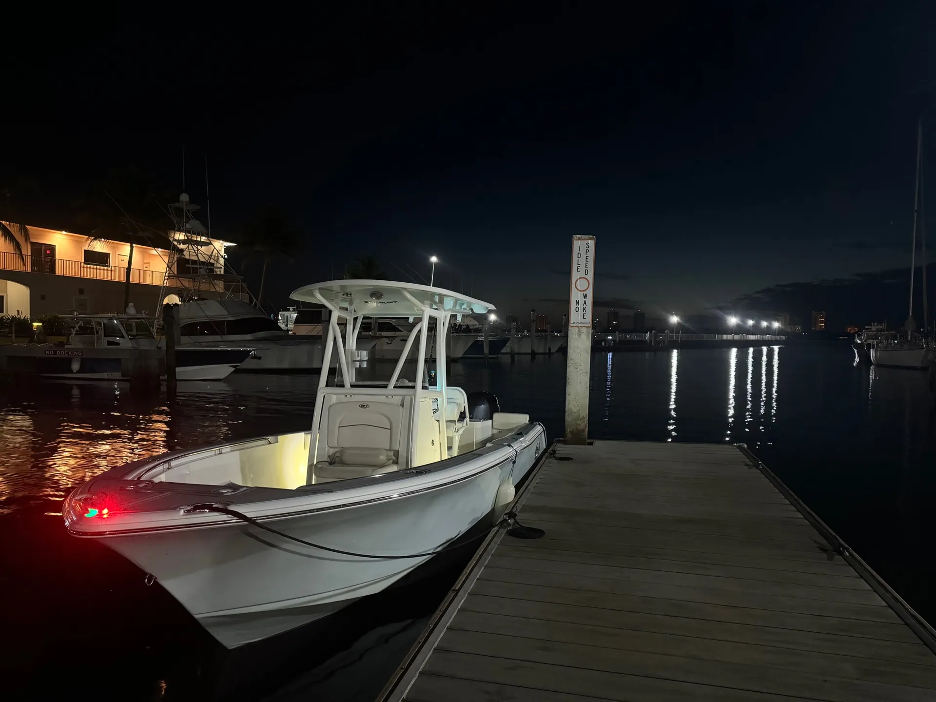 Amazing 2020 Sea Hunt 225,perfect for family fun, fishing or sandbar. 