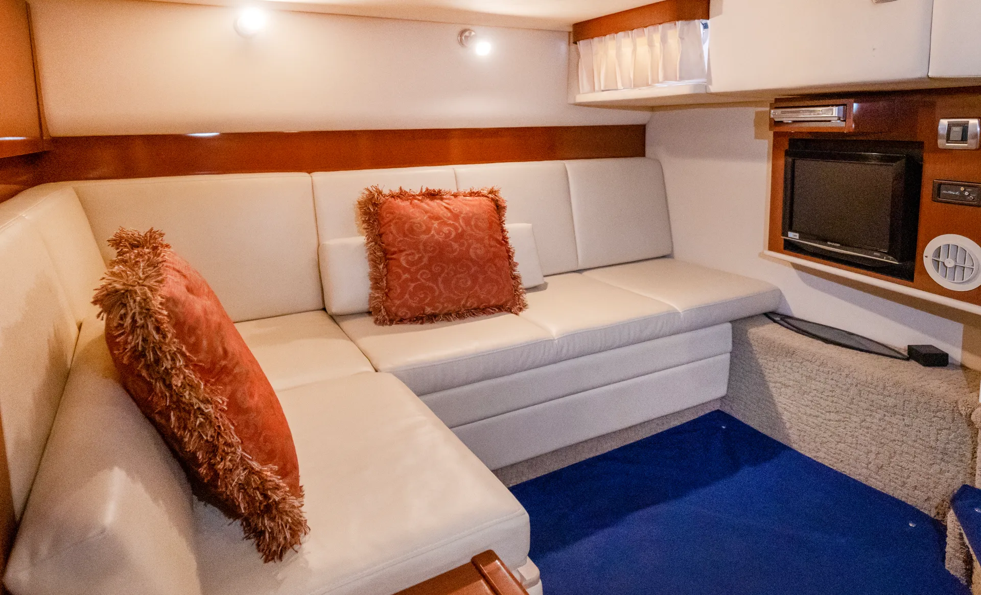 Spectacular 40 Ft Yacht, Fuel Included