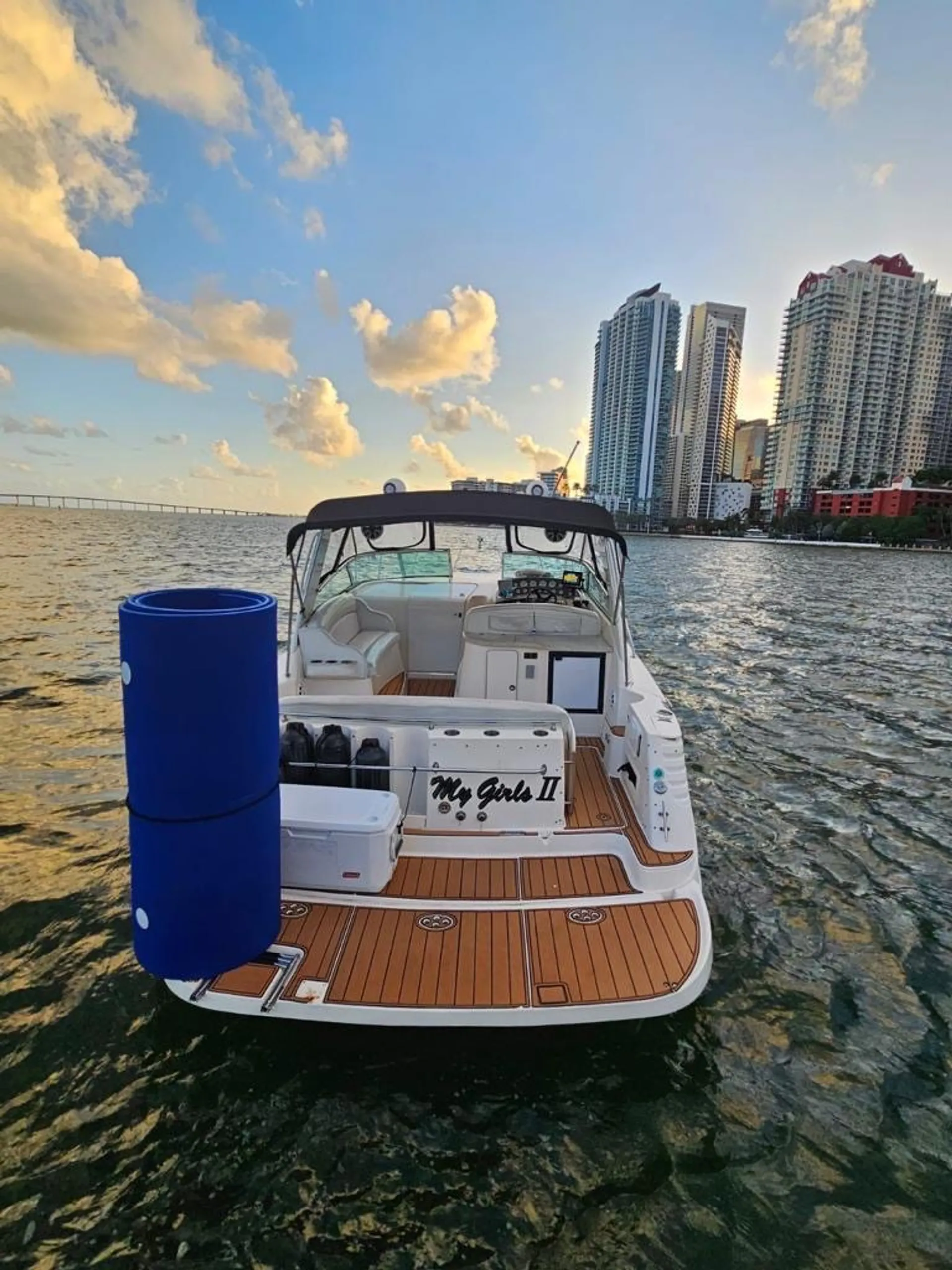 37ft Rinker FREE Champagne on 4hr+Miami Cruise 