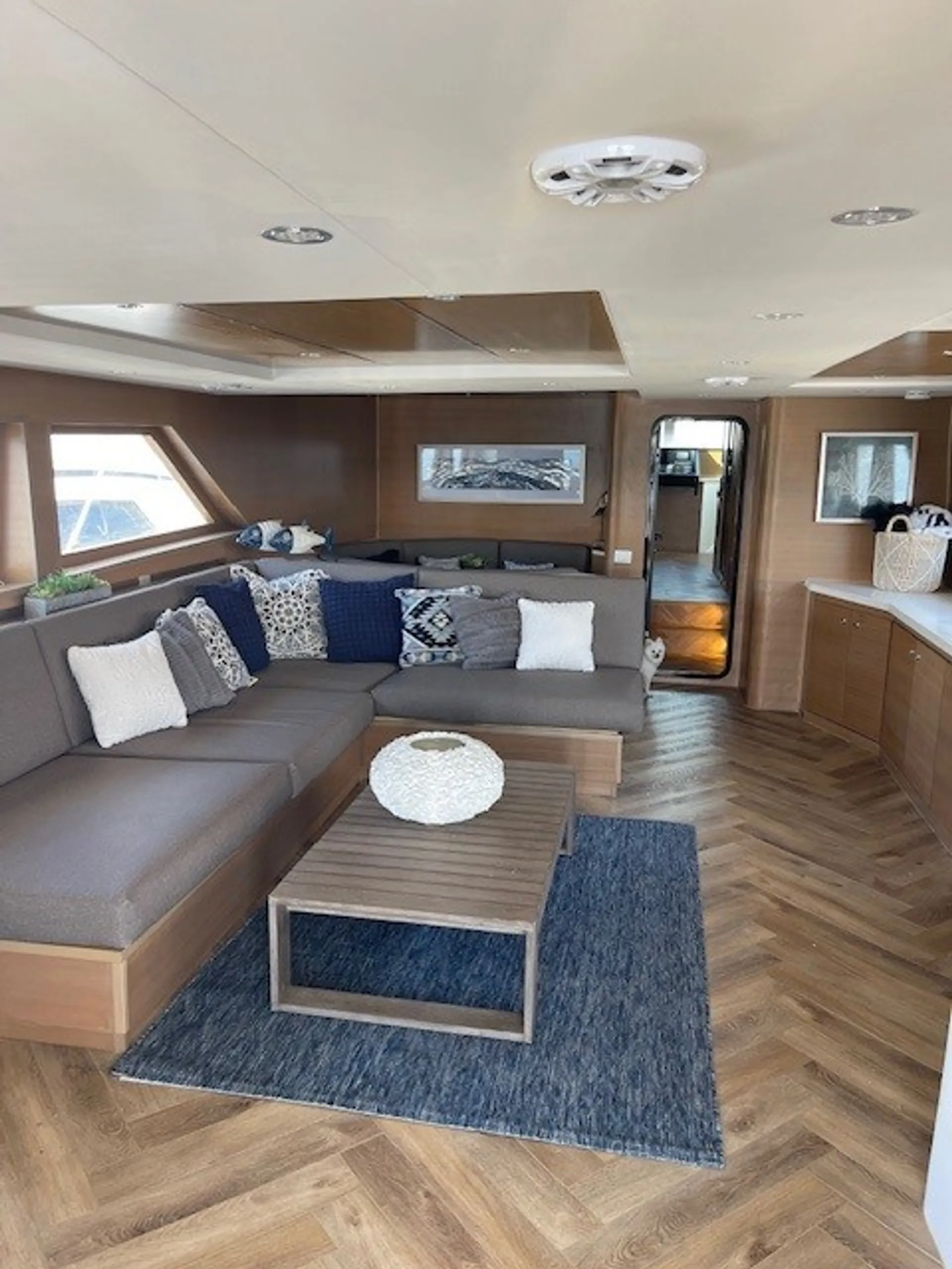 100 ft Moira beautiful cruiser yacht 