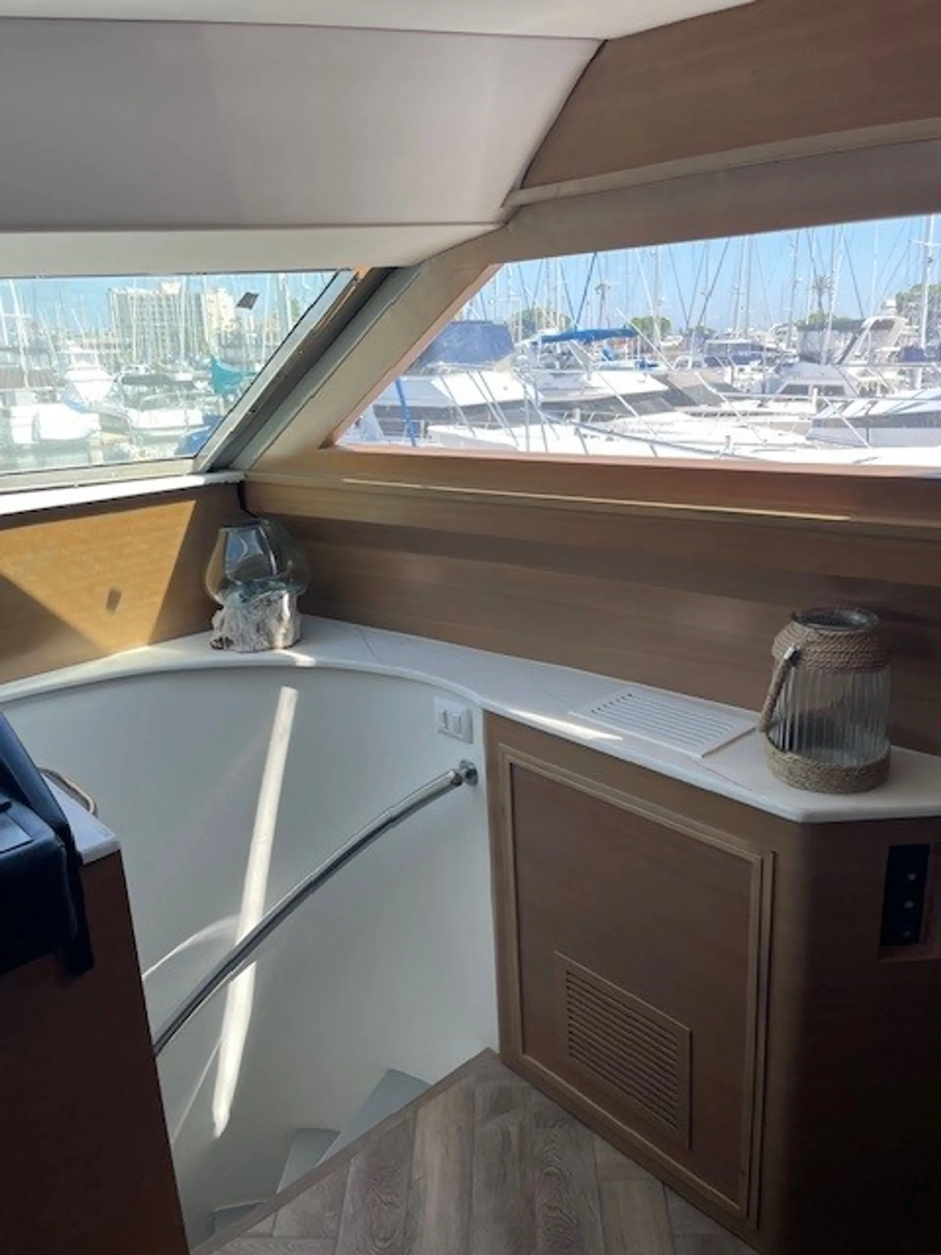 100 ft Moira beautiful cruiser yacht 